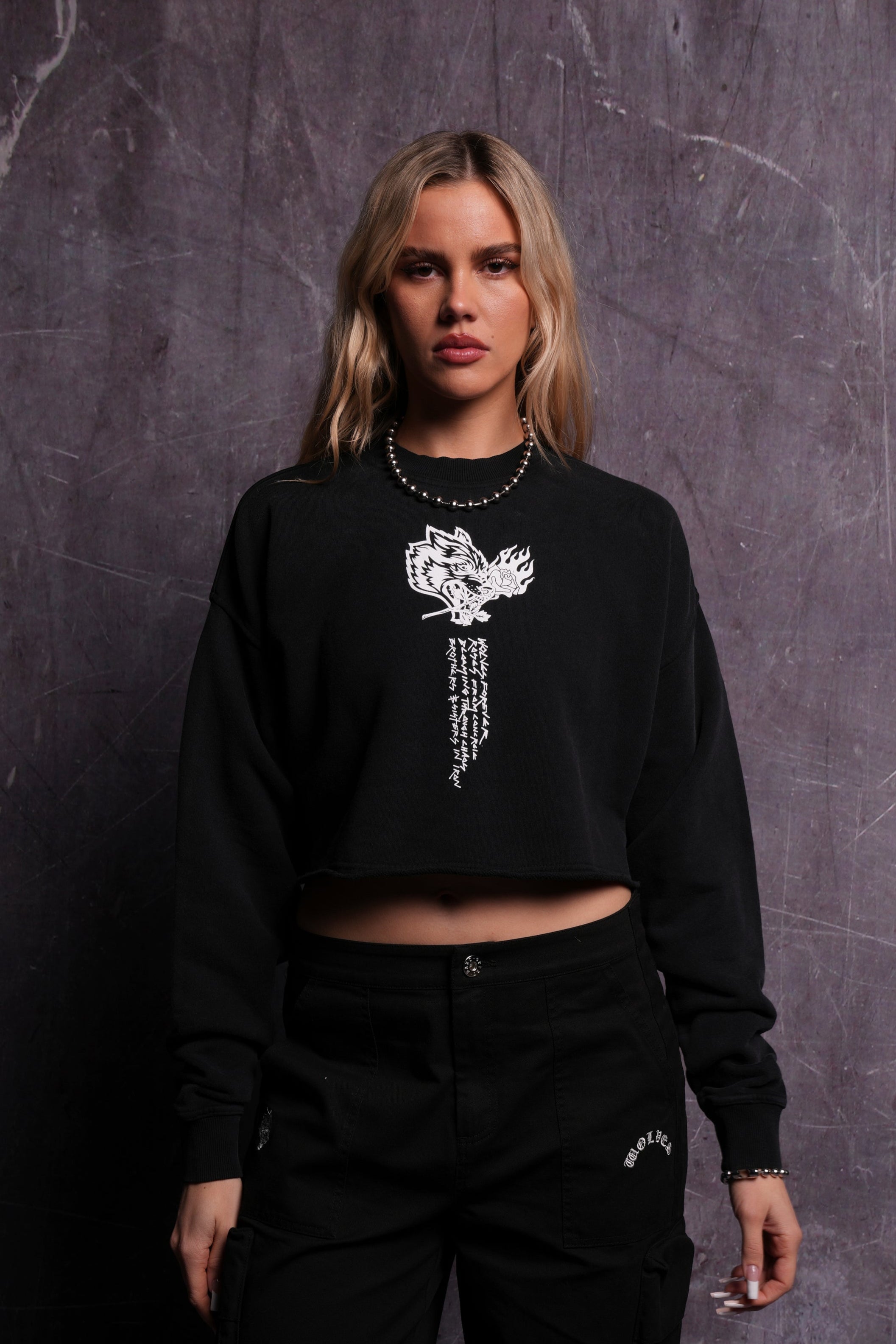 Eternal Fire London (Cropped) Crewneck in Black – DarcSport