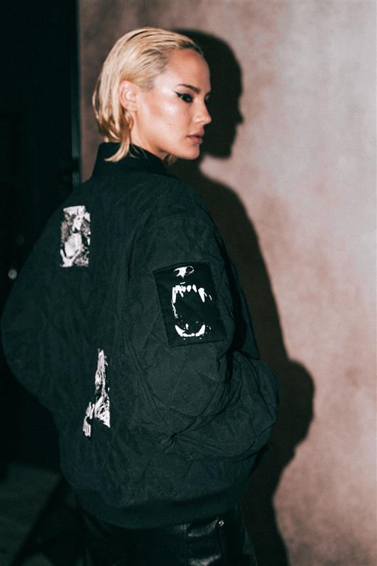 Patched Wolf Hesh Cloud Quilted Reversible Bomber Jacket in Black