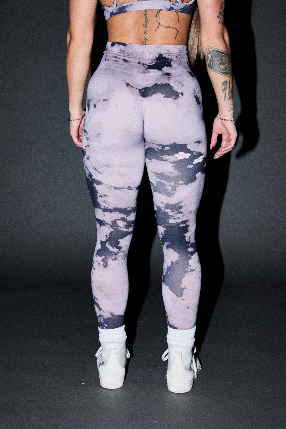 Dual Wolf Skylar Soft Seamless Leggings In Sakura Rose Taupe Clouds