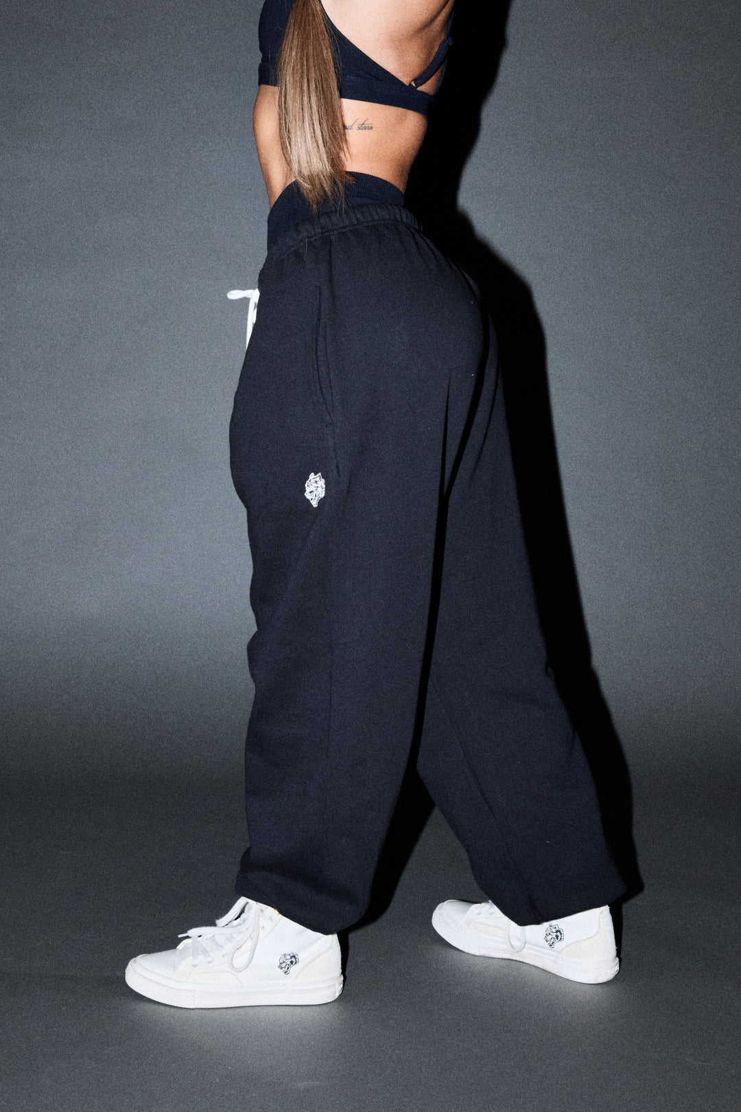 Dual Wolf Lightweight Lounger Sweat Pants In Black