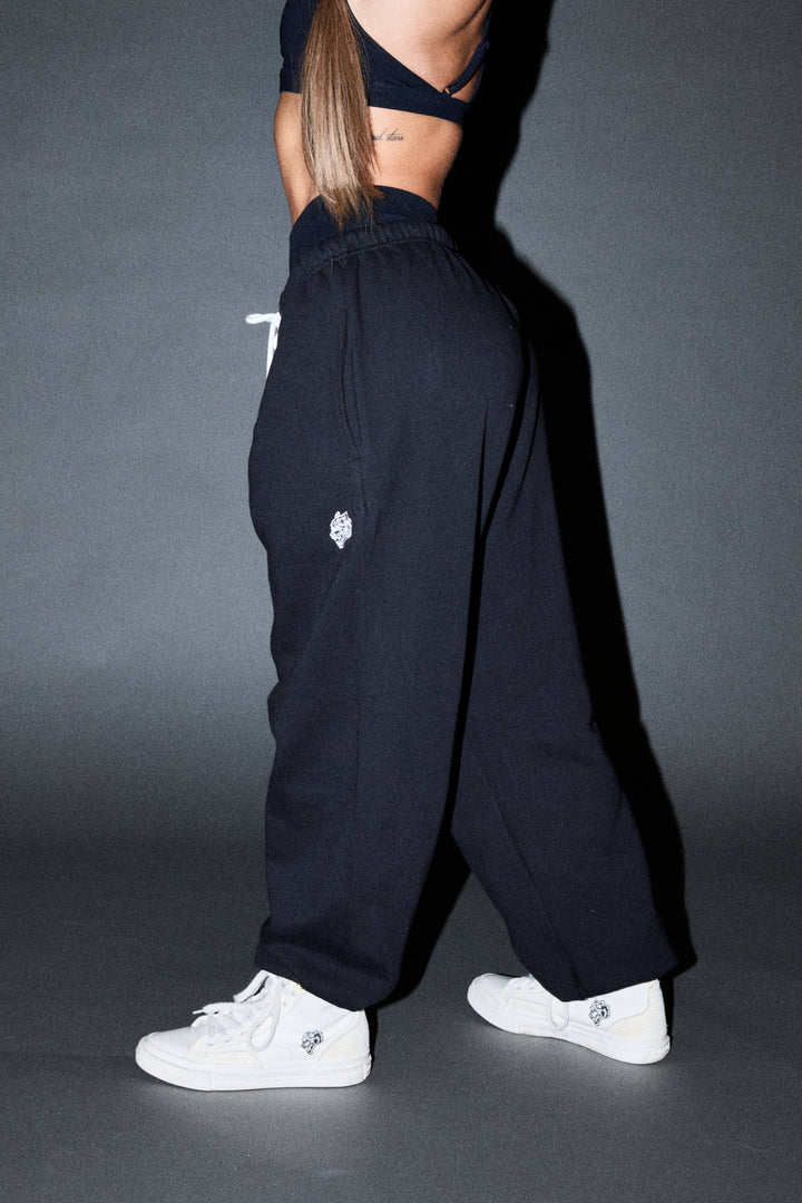 Dual Wolf Lightweight Lounger Sweat Pants In Black