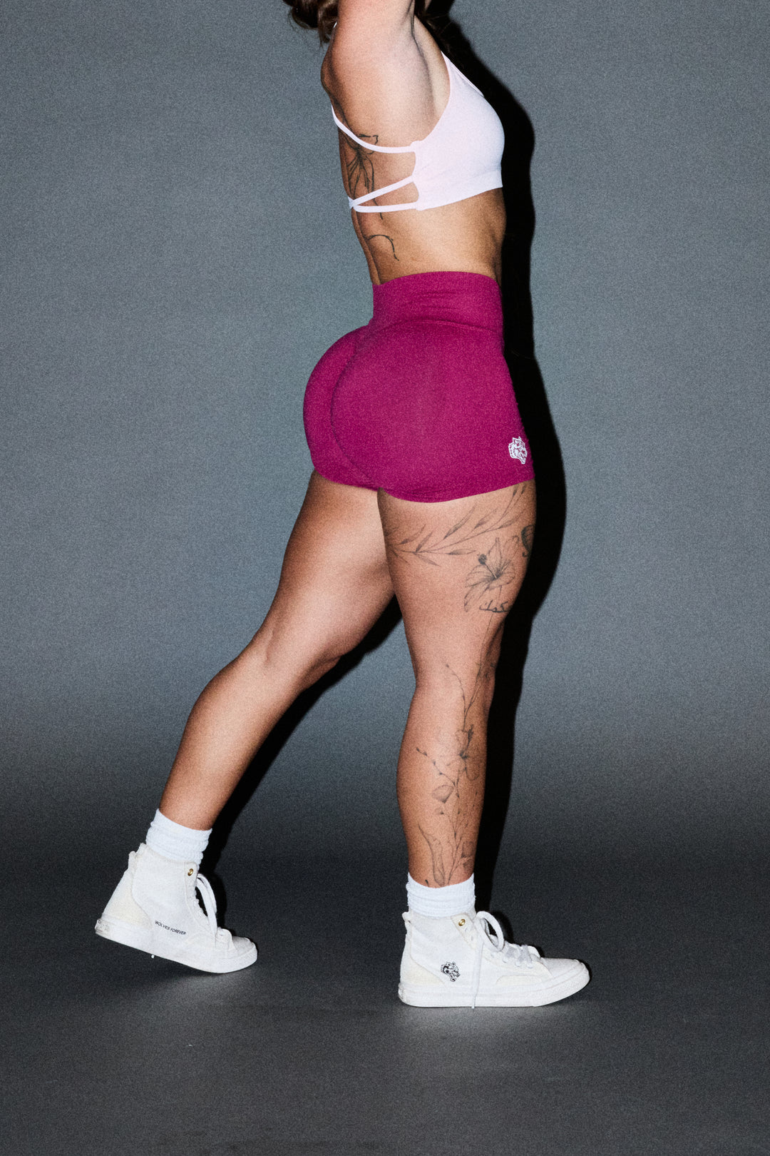 Dual Wolf Evey Seamless Shorts In Deep Raspberry