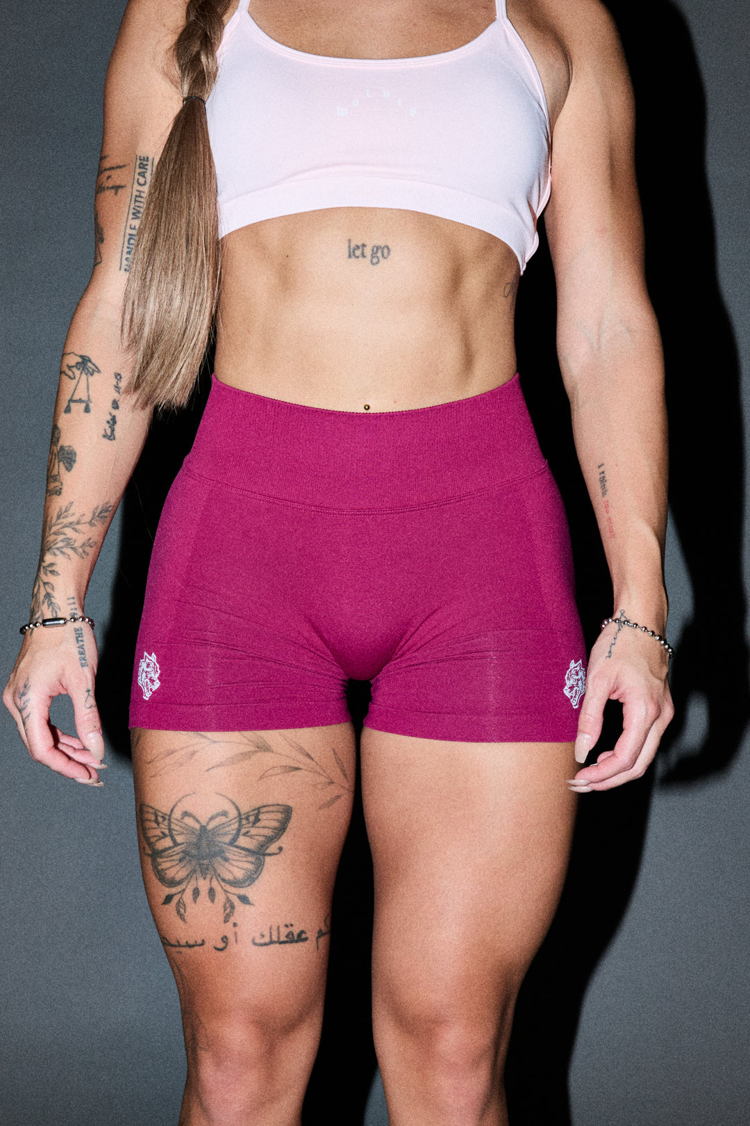 Dual Wolf Evey Seamless Shorts In Deep Raspberry