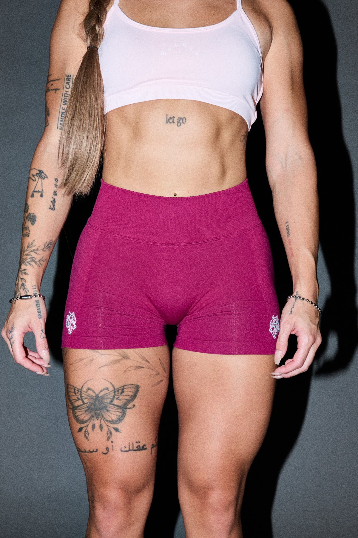 Dual Wolf Evey Seamless Shorts In Deep Raspberry