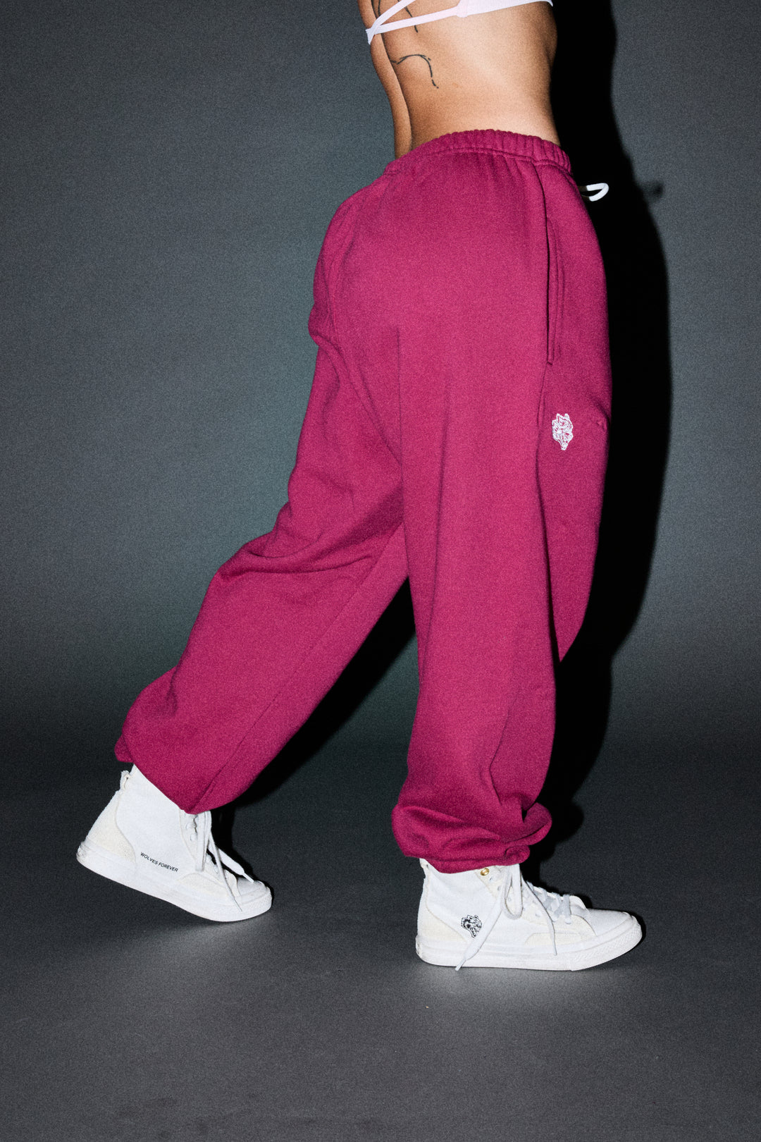Dual Wolf Lightweight Lounger Sweat Pants In Deep Raspberry