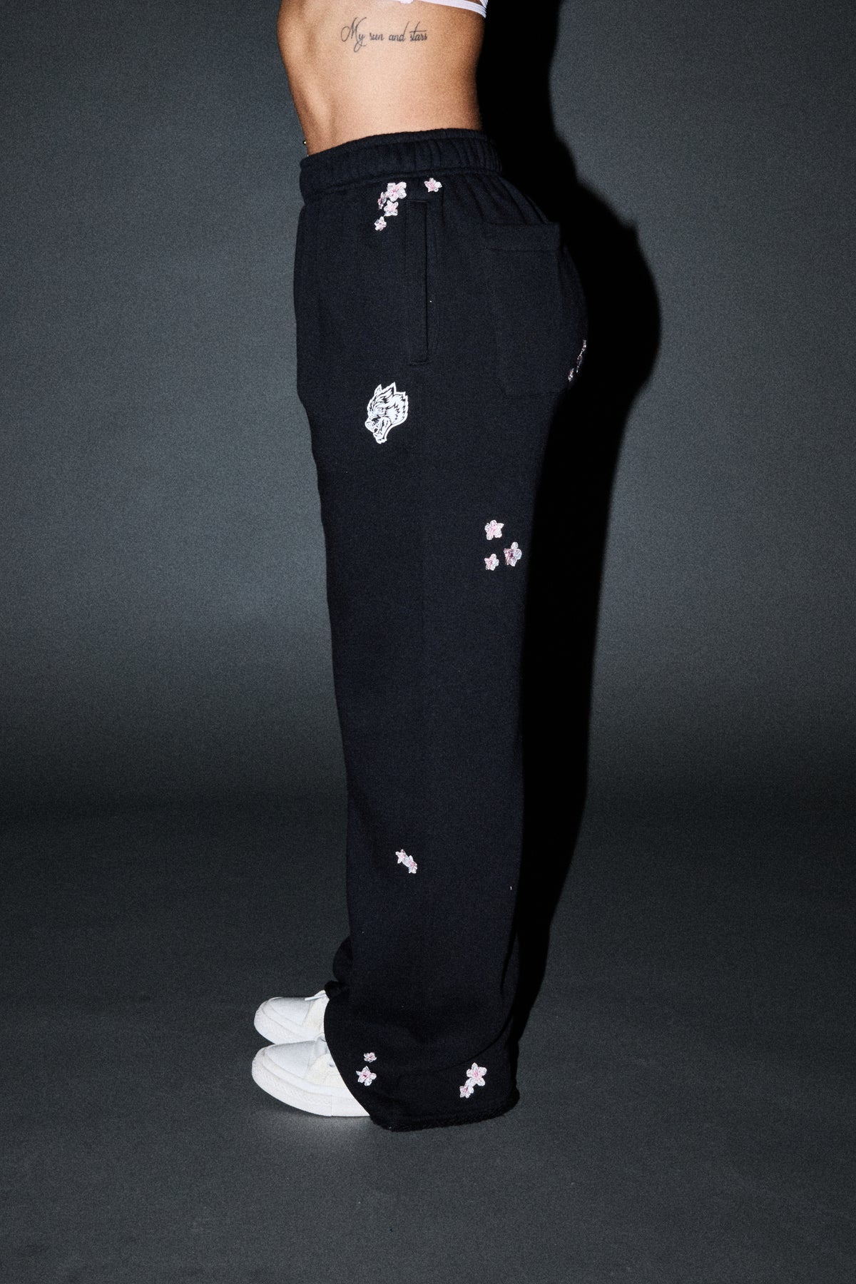 Dual Wolf Sakura Premium Big Cozy Sweats In Black