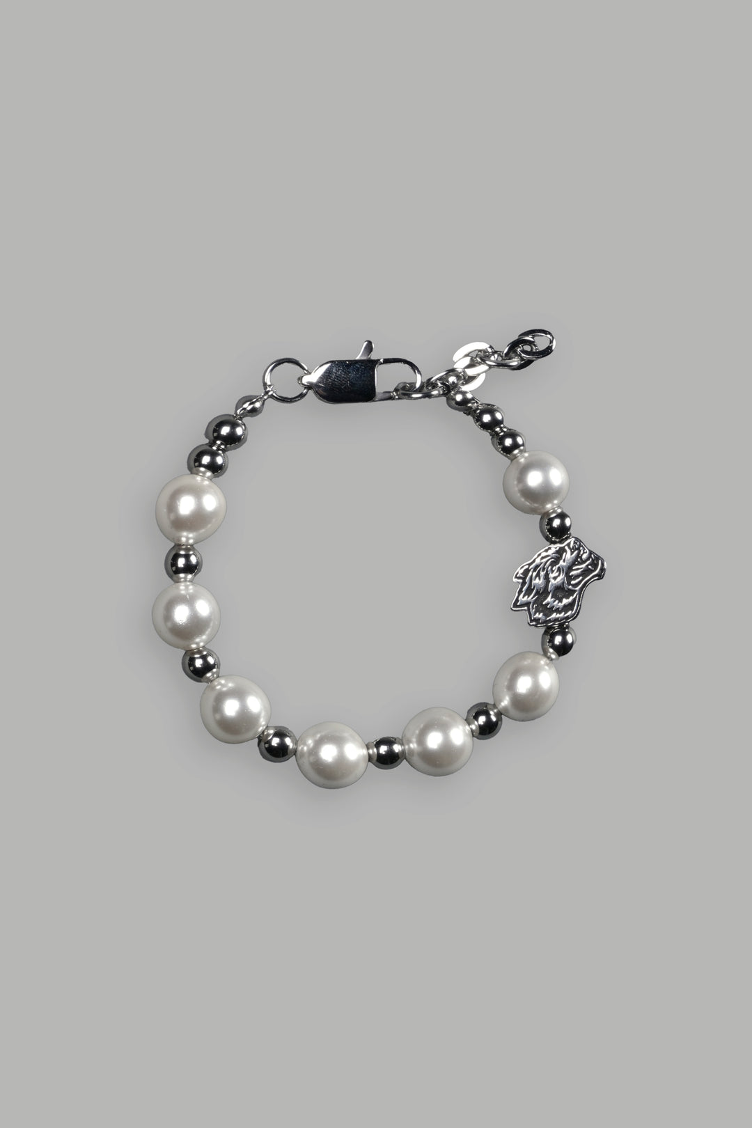 She Wolf Head Bracelet in Pearl