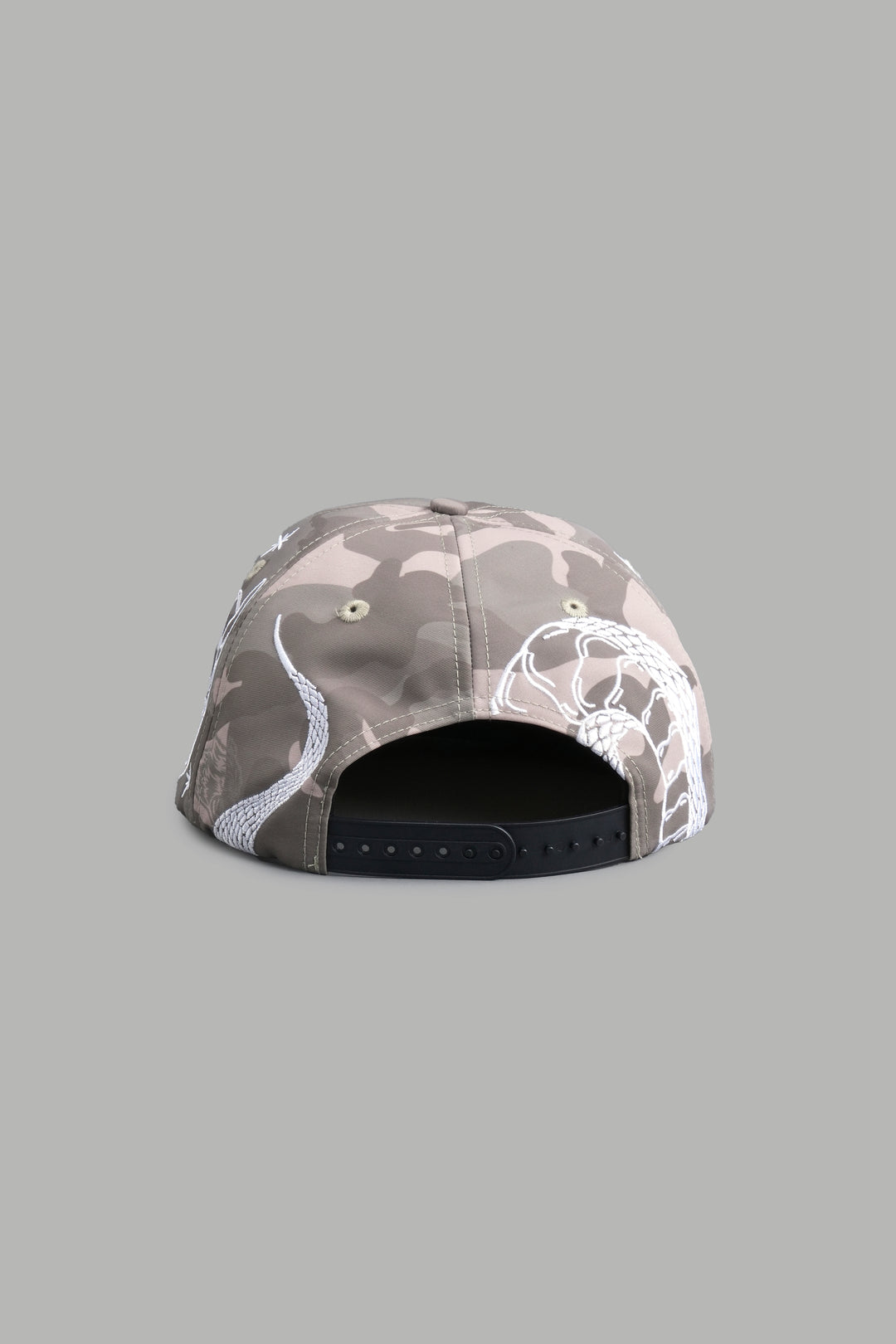 Oni Wolves Paradise Hat in Lush Vintage Woodland Camo