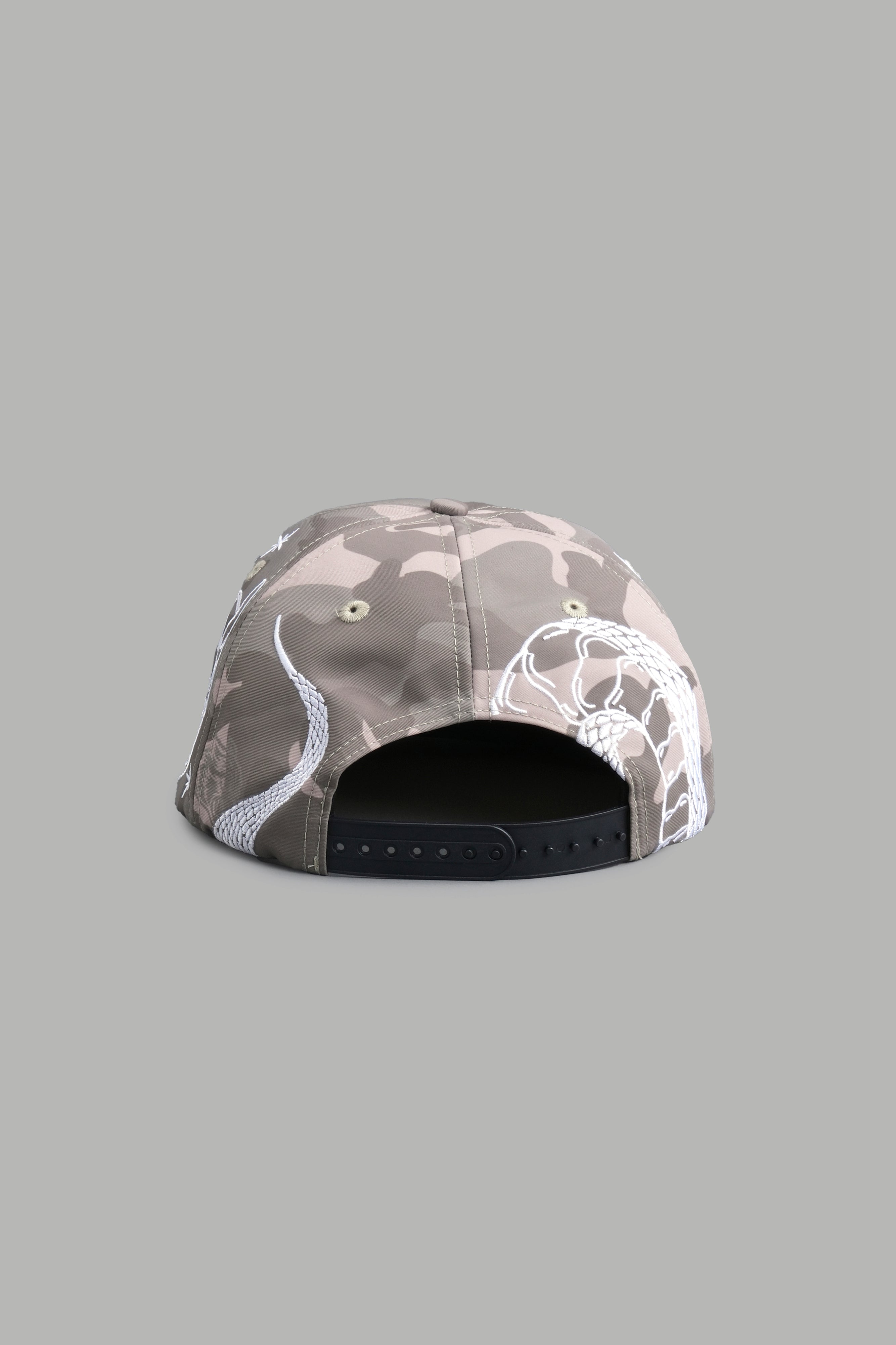 Oni Wolves Paradise Hat in Lush Vintage Woodland Camo