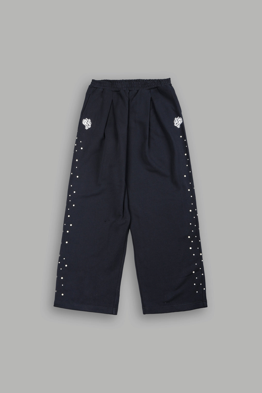 She Pearls Yara Pleated Sweat Pants In Black