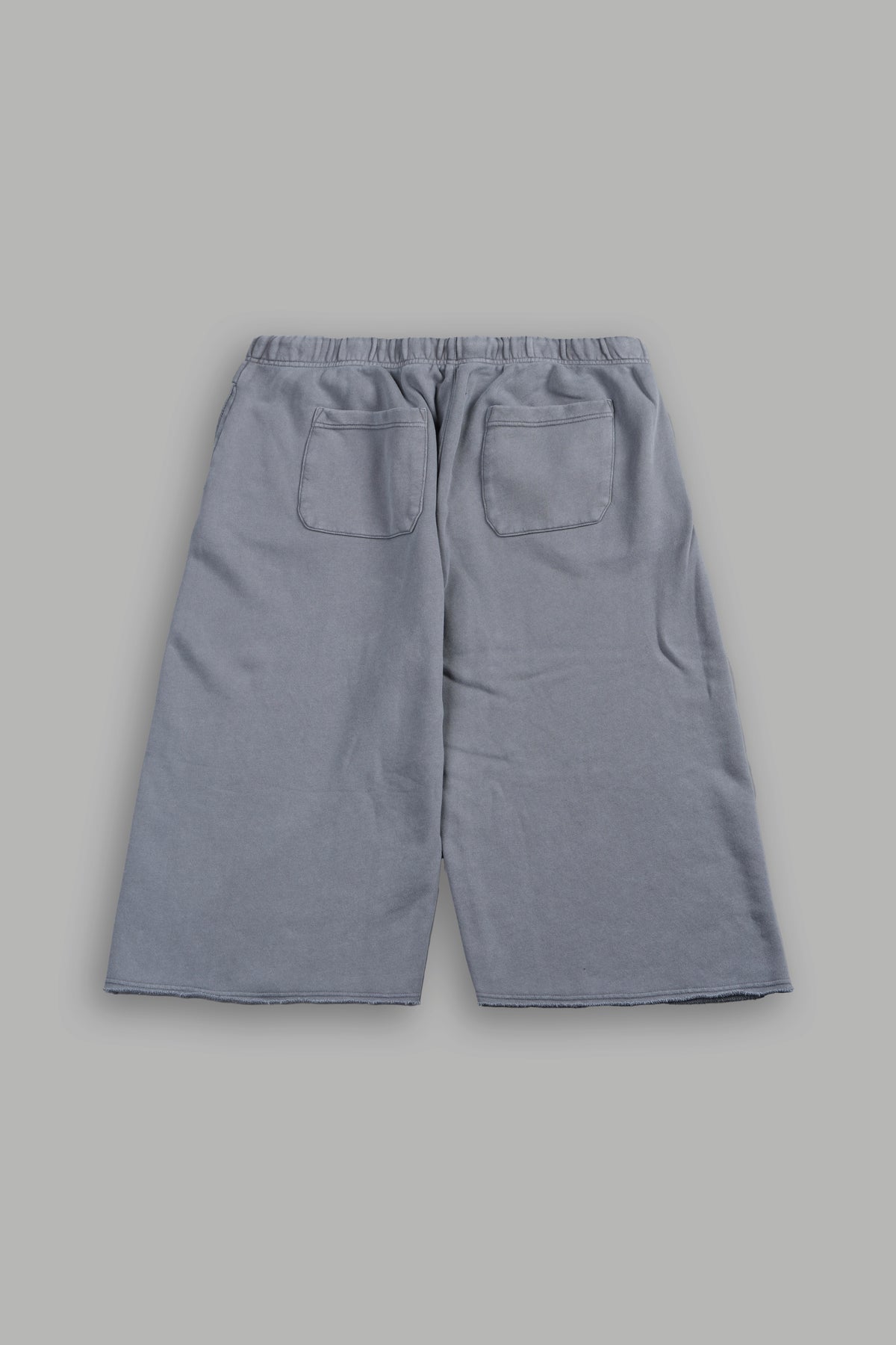 Dual Wolf Capri Sweat Pants In Slate Gray