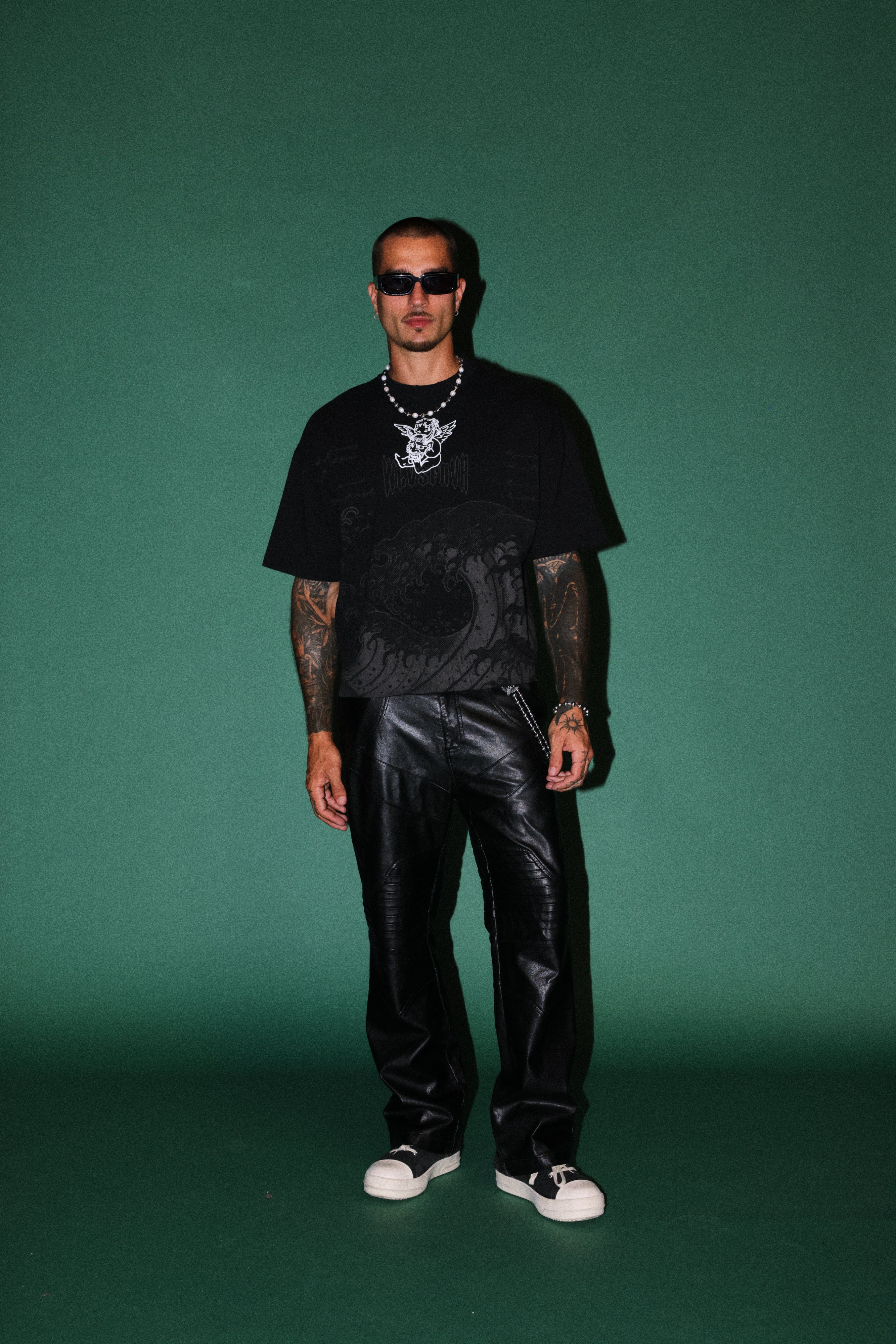 The Great Wave Distressed Grunge Box Cut Tee V2 in Black