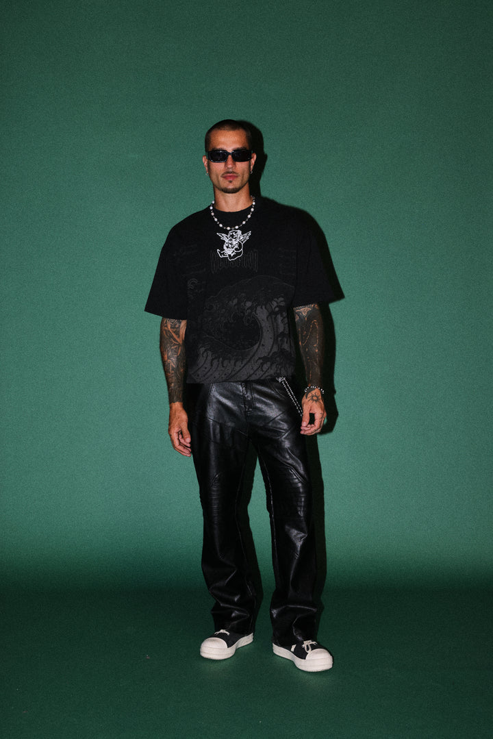 The Great Wave Distressed Grunge Box Cut Tee V2 in Black