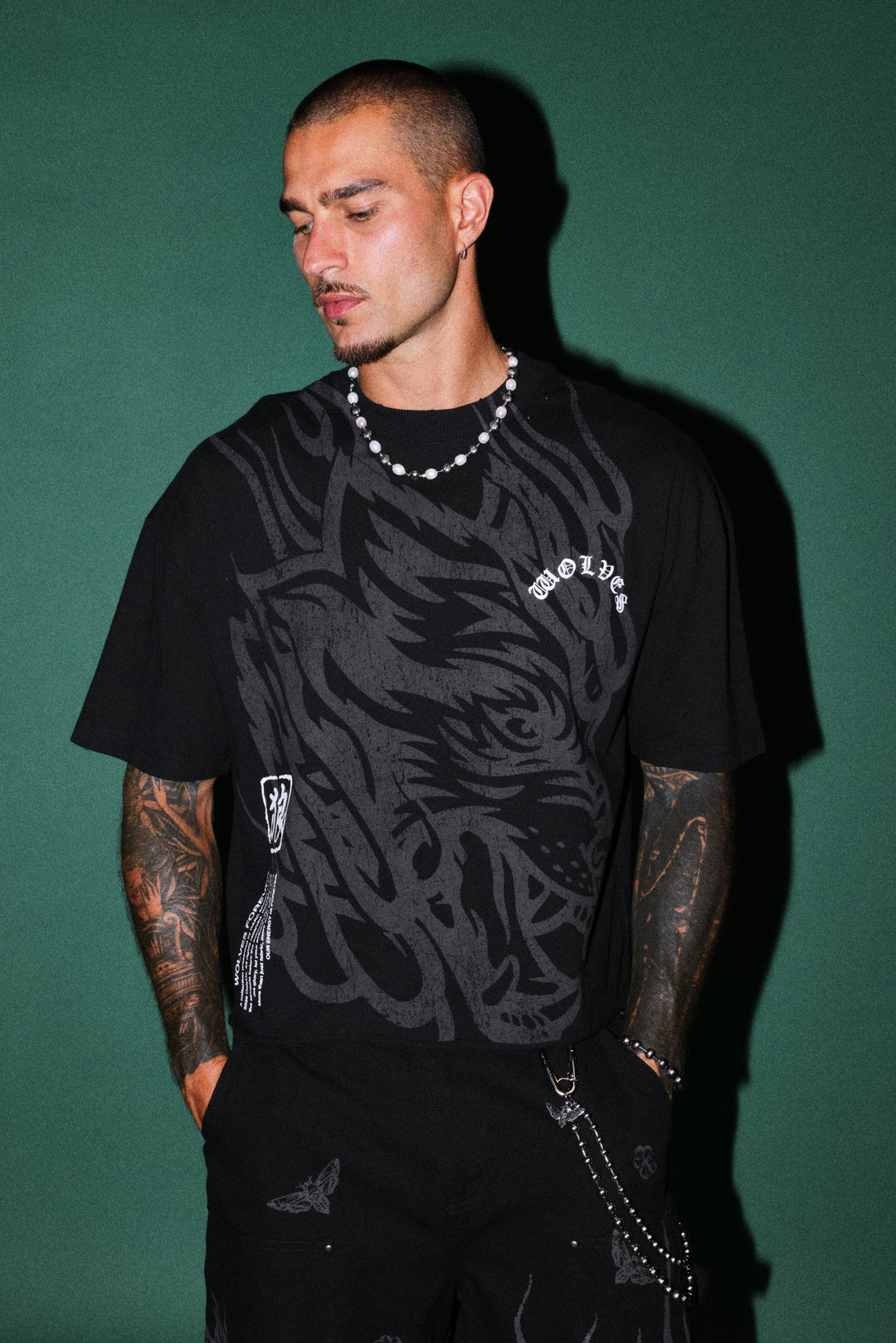 Okami Inferno Distressed Grunge Box Cut Tee V2 in Black