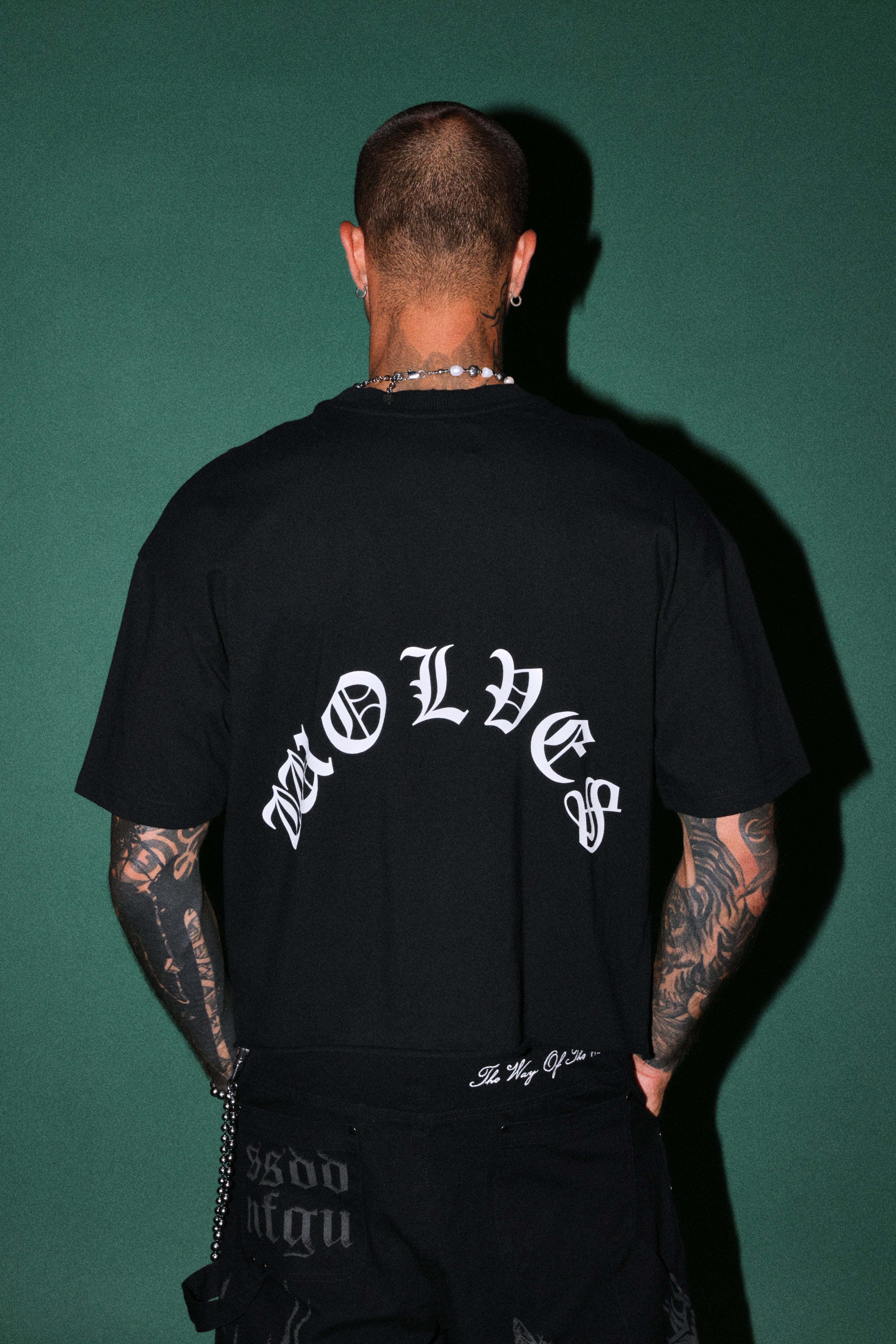 Okami Inferno Distressed Grunge Box Cut Tee V2 in Black
