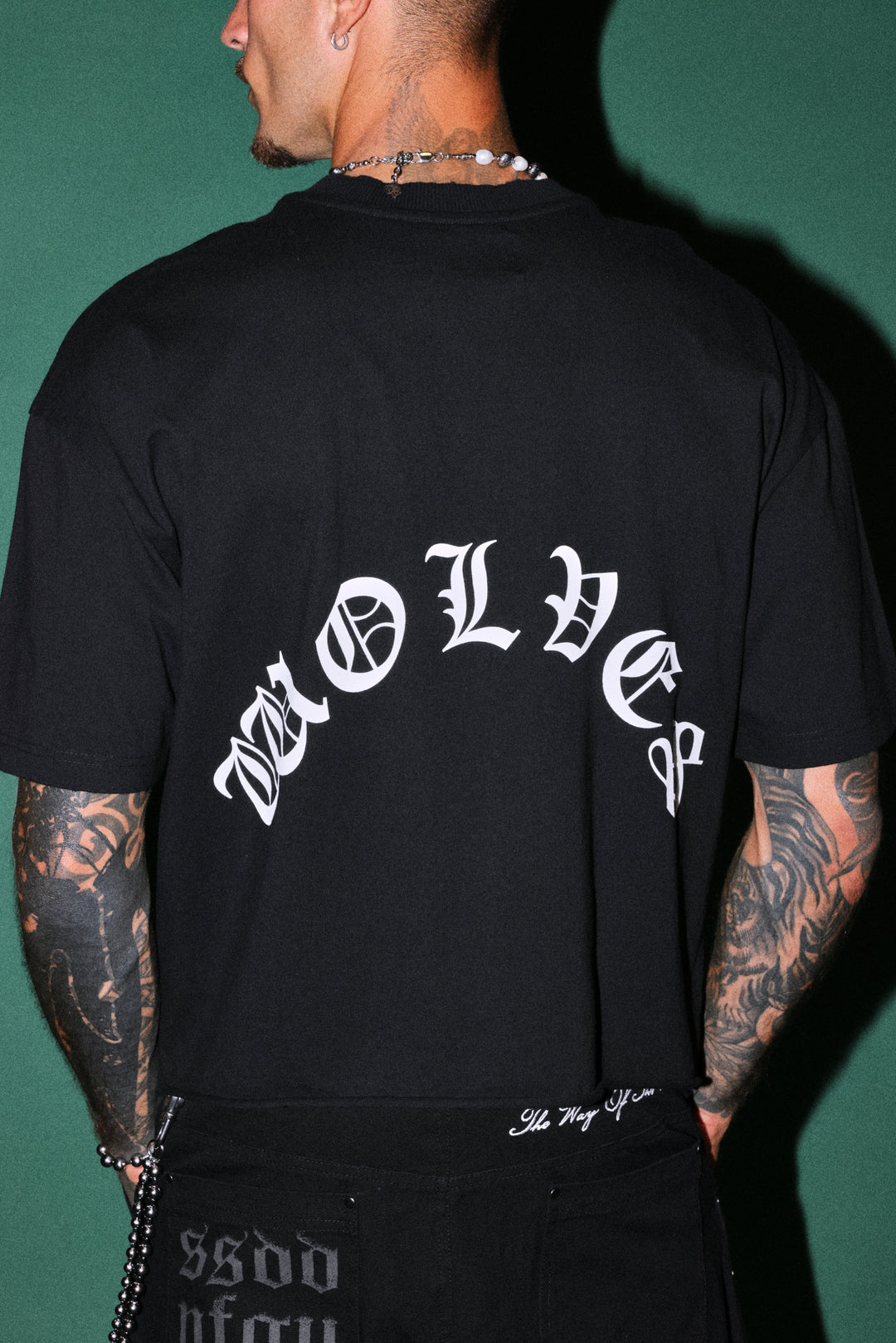 Okami Inferno Distressed Grunge Box Cut Tee V2 in Black