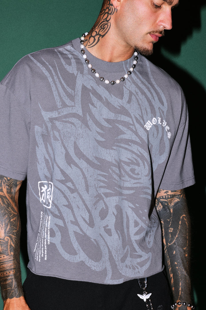Okami Inferno Distressed Grunge Box Cut Tee V2 in Slate Gray