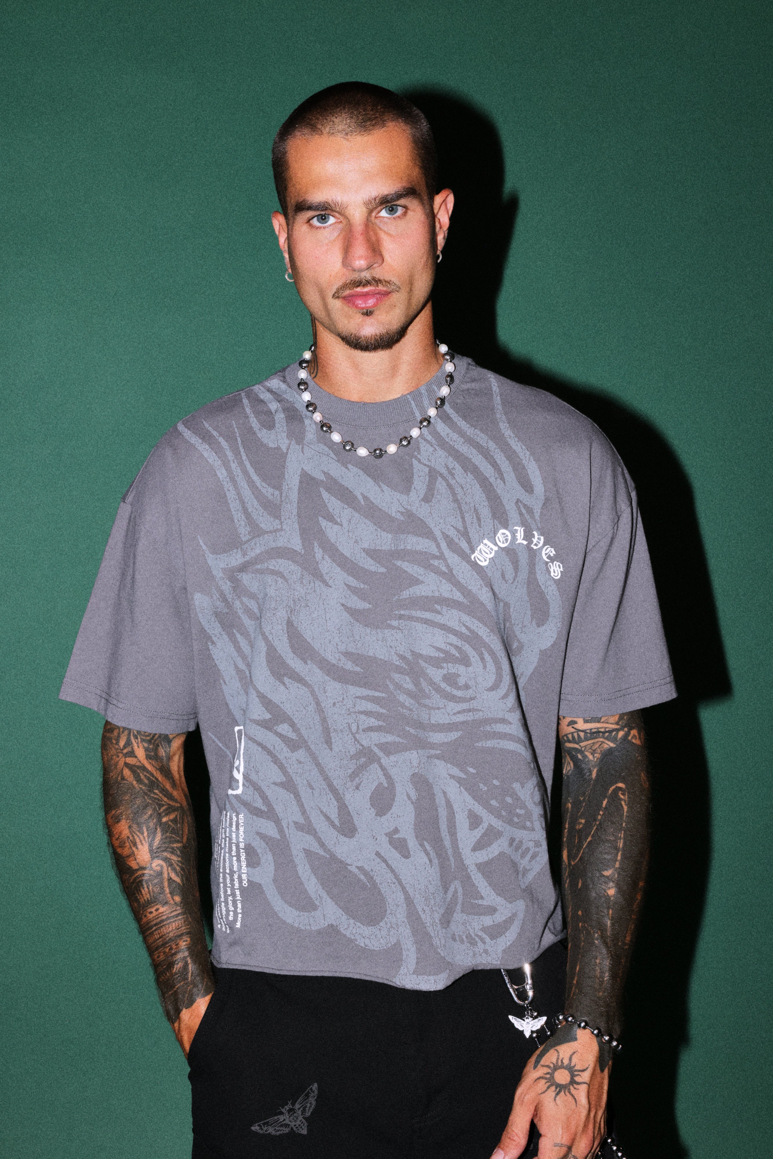 Okami Inferno Distressed Grunge Box Cut Tee V2 in Slate Gray