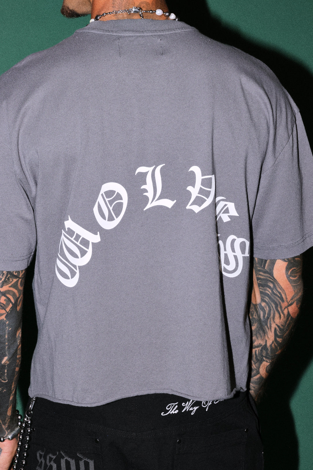 Okami Inferno Distressed Grunge Box Cut Tee V2 in Slate Gray