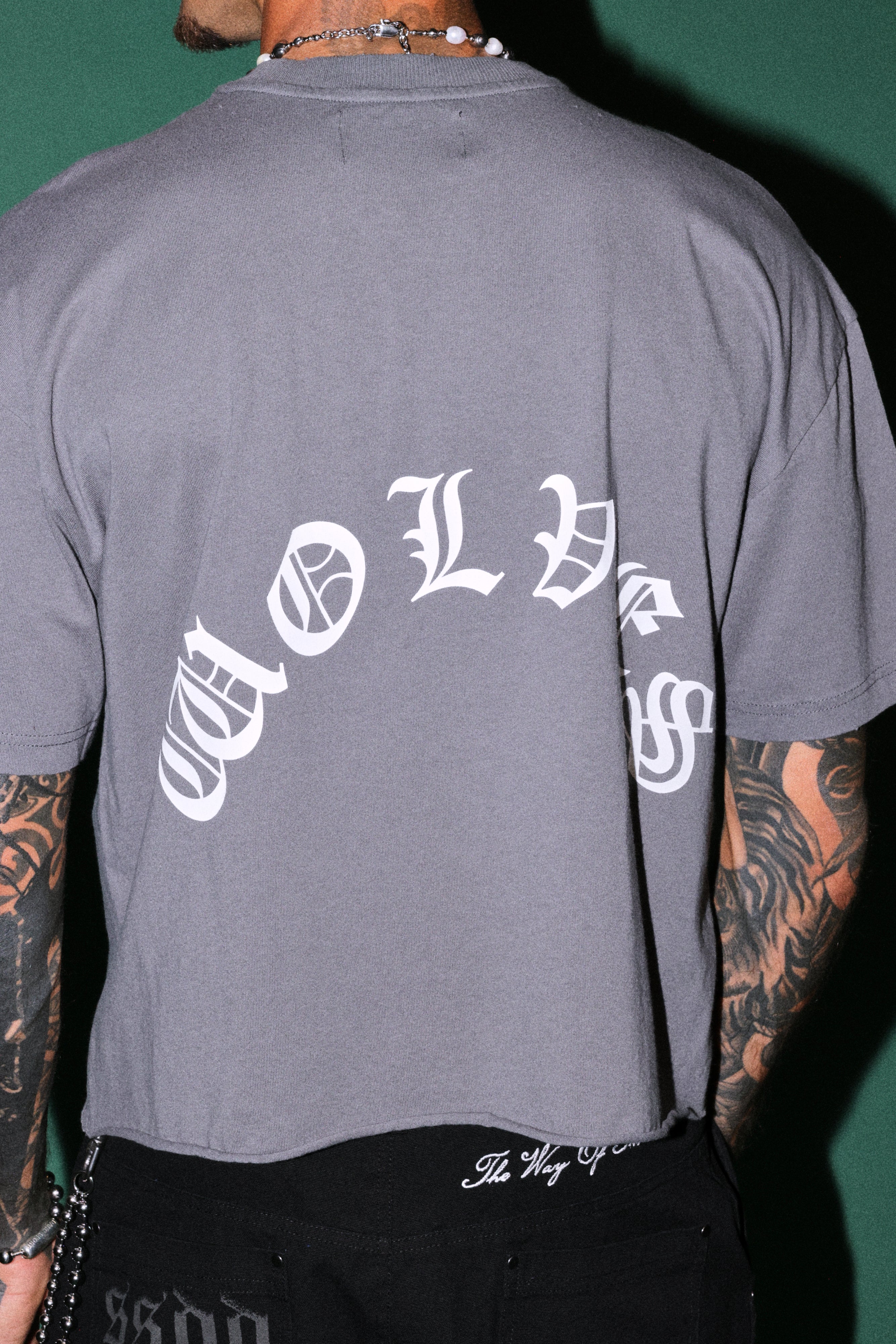 Okami Inferno Distressed Grunge Box Cut Tee V2 in Slate Gray