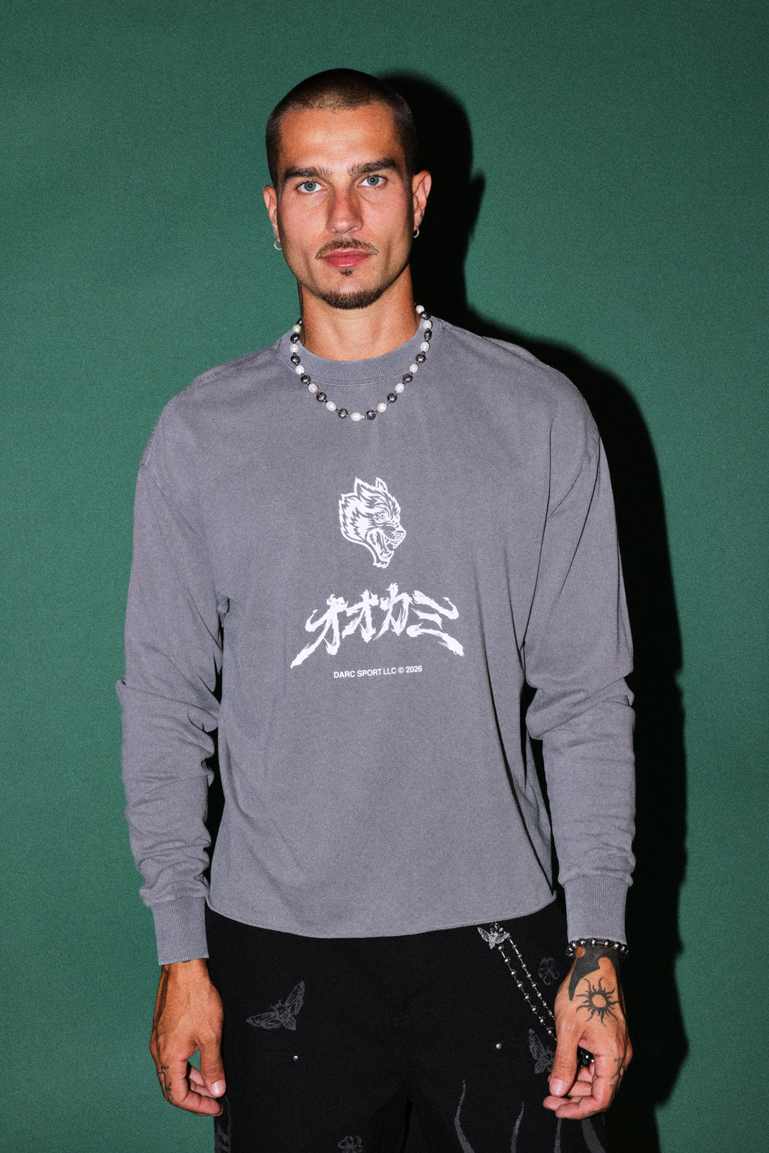 Okami Bushido Grunge Mid Length Raw Hem Ls Tee in Slate Gray