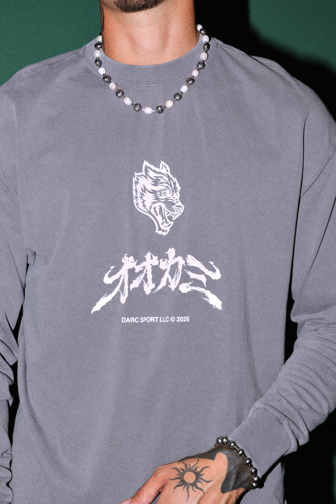 Okami Bushido Grunge Mid Length Raw Hem Ls Tee in Slate Gray