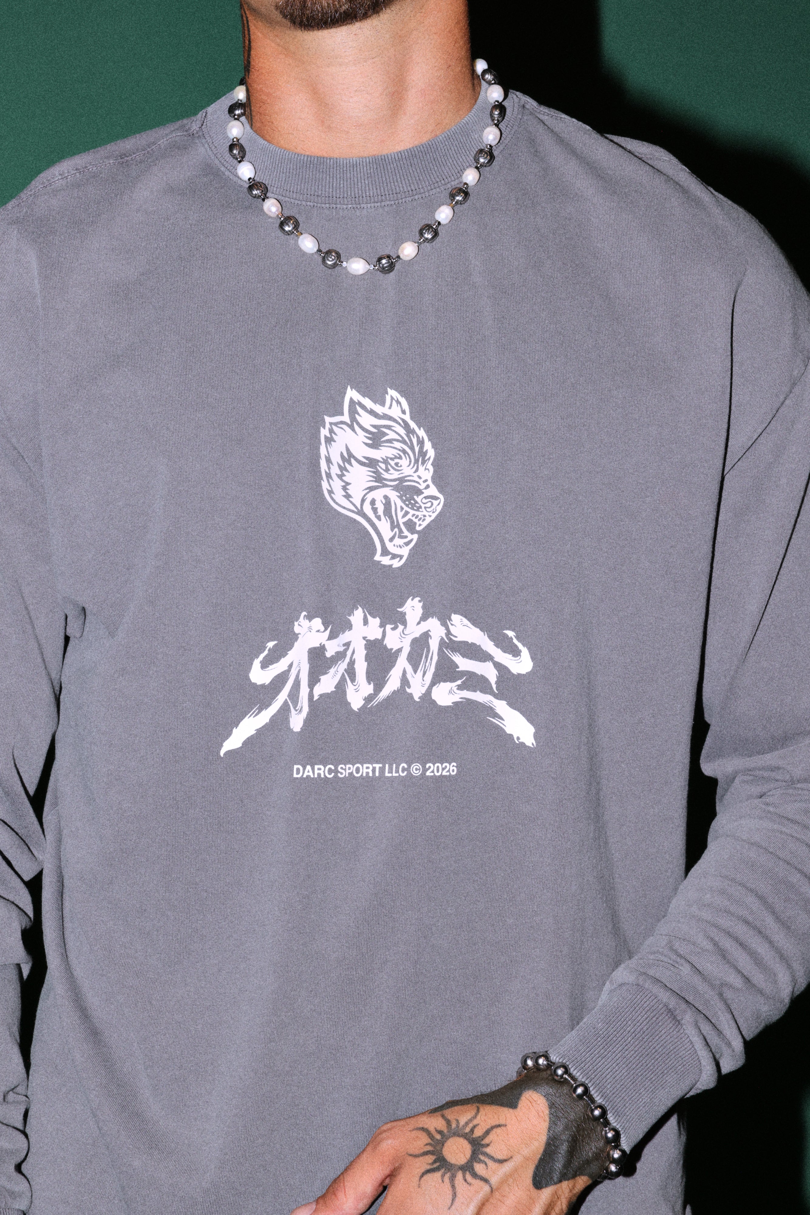 Okami Bushido Grunge Mid Length Raw Hem Ls Tee in Slate Gray