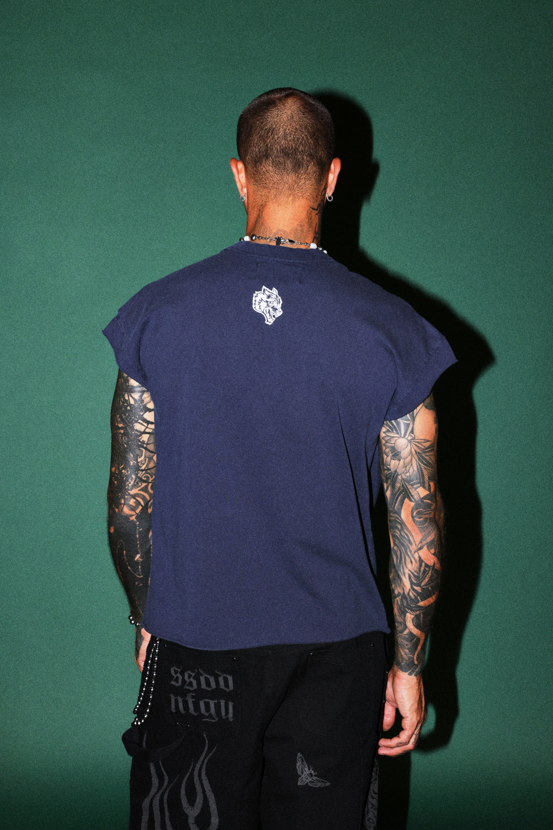 Ssddnfgu Bushido Grunge Cut-Off Mid Length Raw Hem Tee in Navy