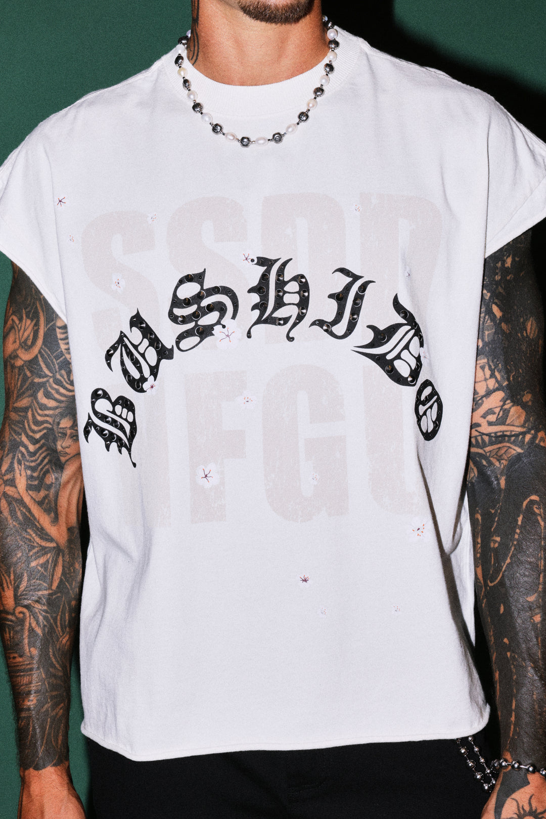 Ssddnfgu Bushido Grunge Cut-Off Mid Length Raw Hem Tee in Cream