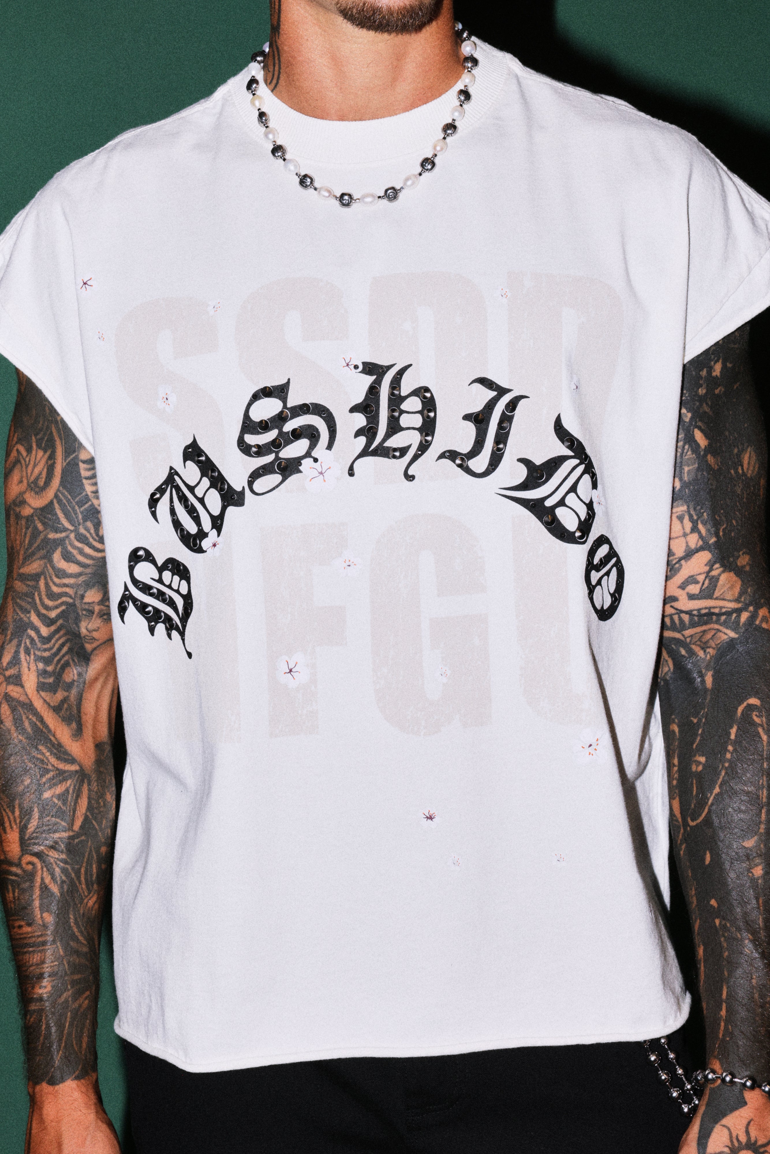 Ssddnfgu Bushido Grunge Cut-Off Mid Length Raw Hem Tee in Cream