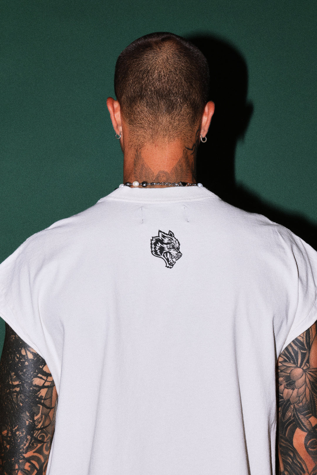 Ssddnfgu Bushido Grunge Cut-Off Mid Length Raw Hem Tee in Cream