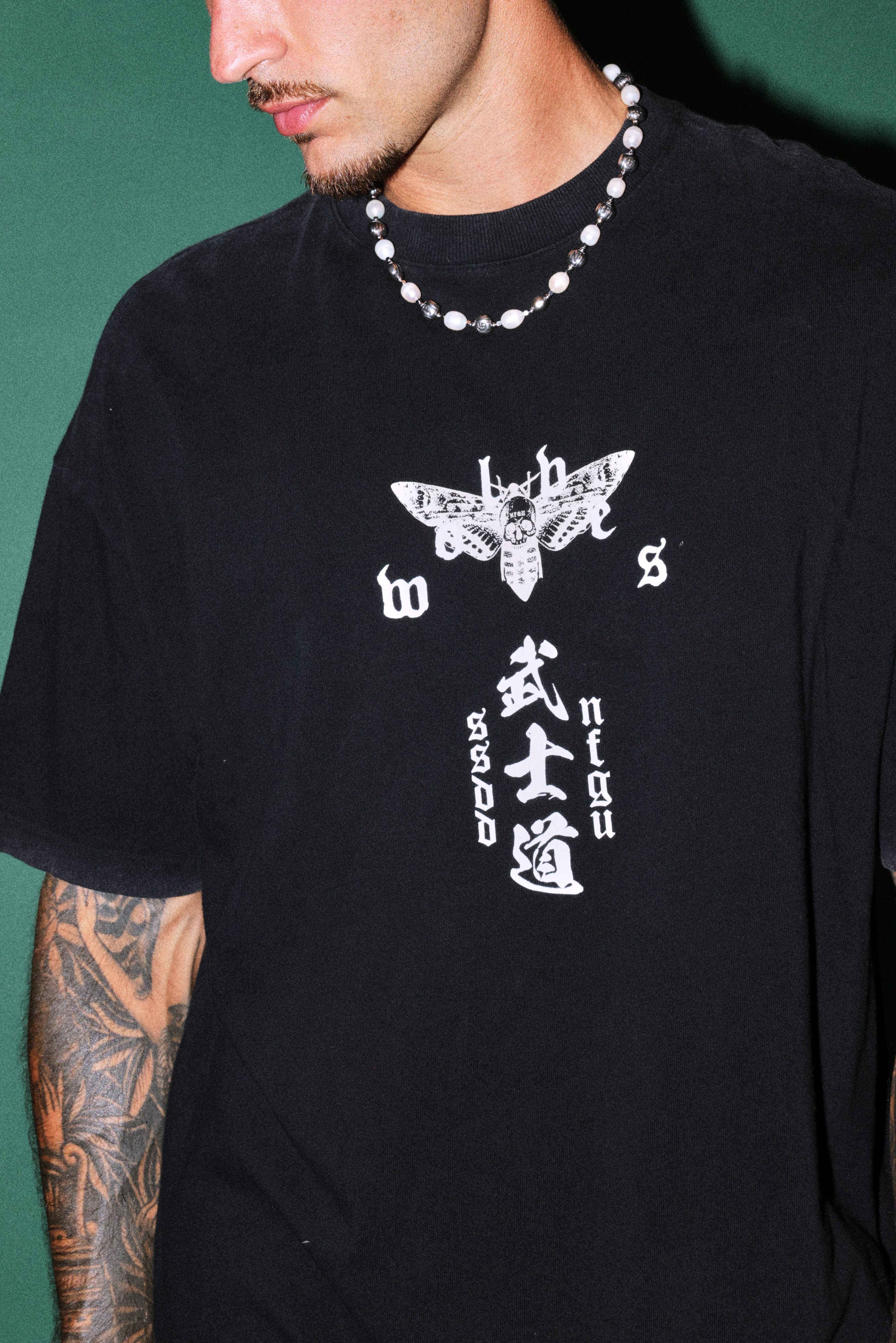 Shinigami'S Embrace Premium Oversized Tee in Black