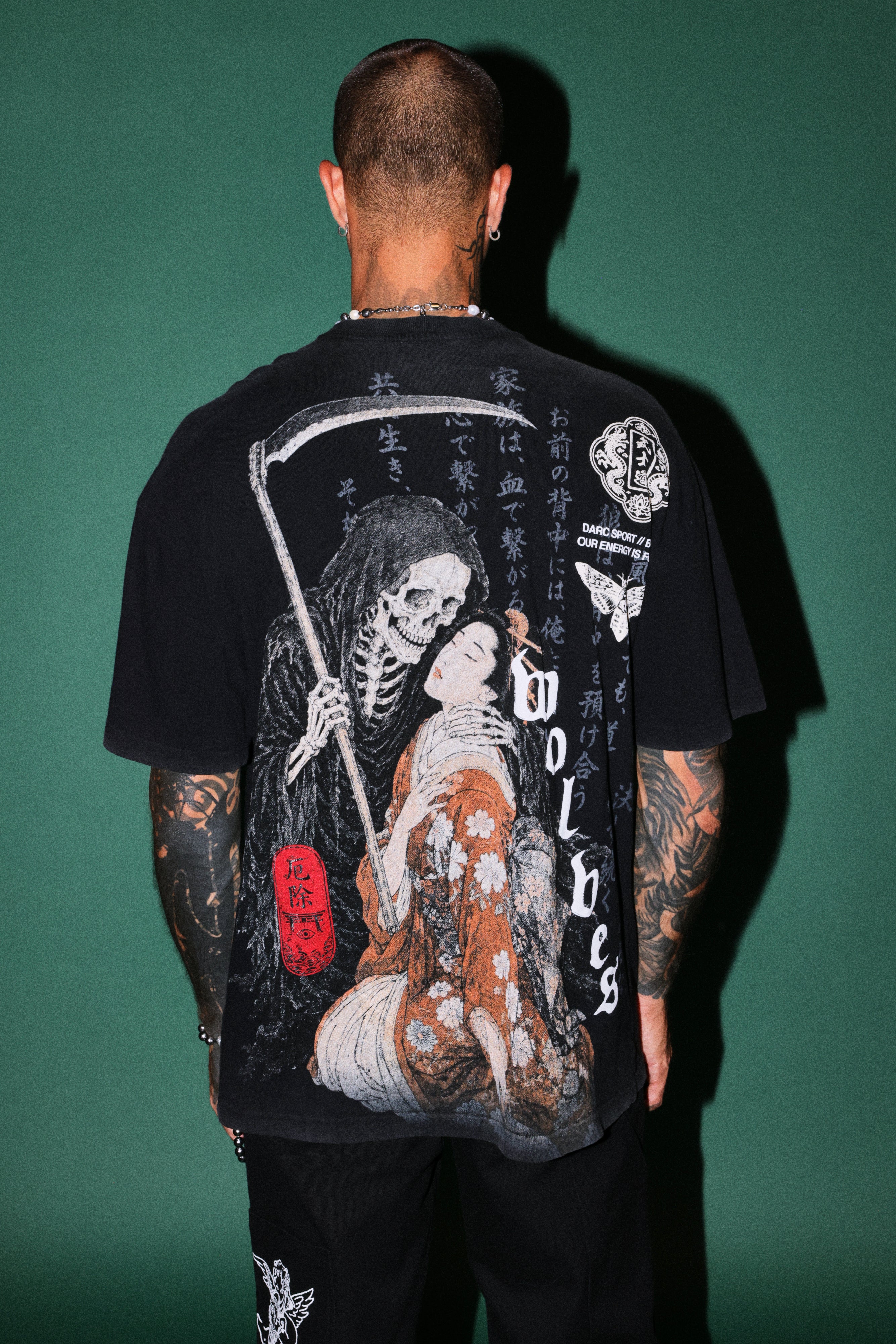 Shinigami'S Embrace Premium Oversized Tee in Black