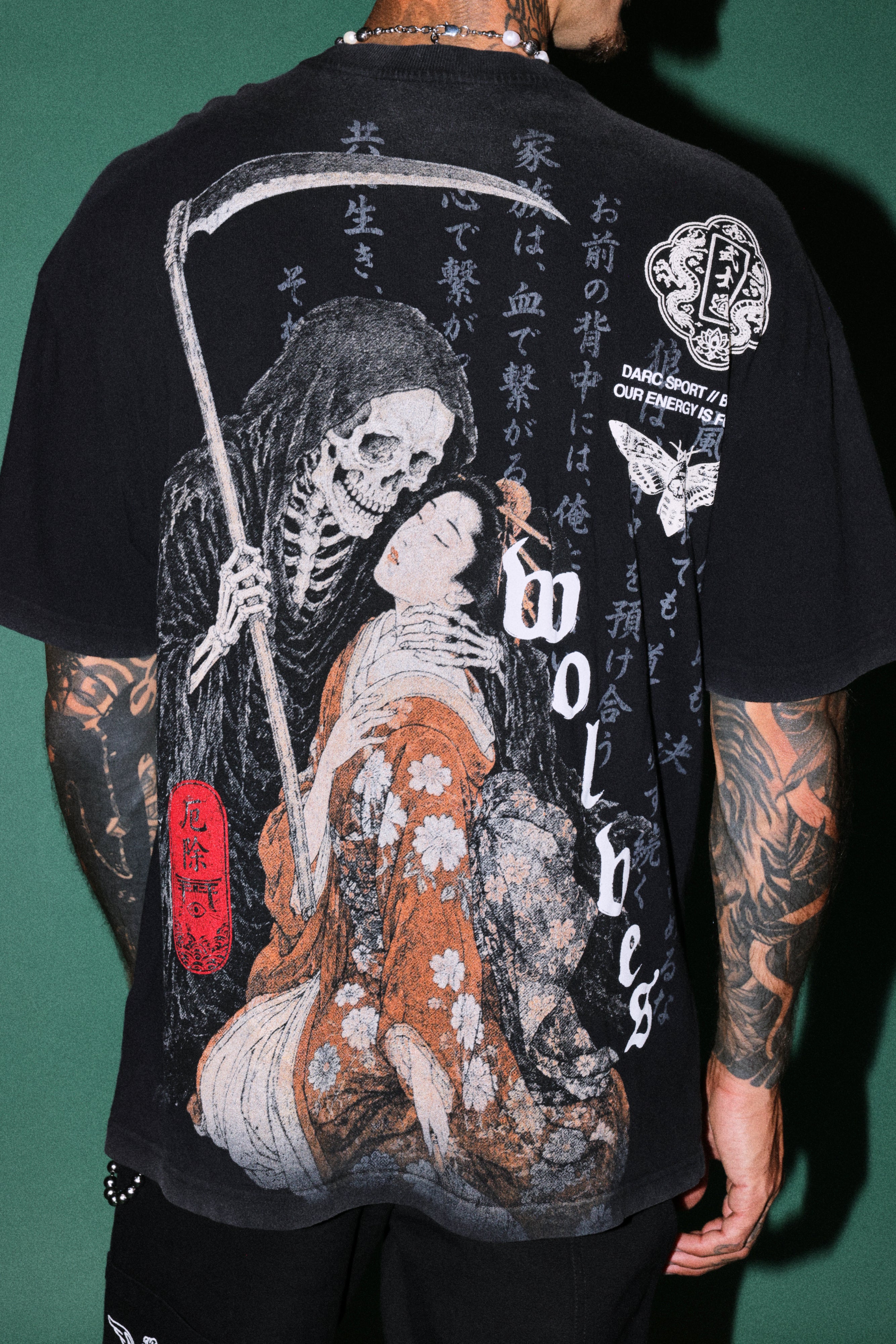 Shinigami'S Embrace Premium Oversized Tee in Black