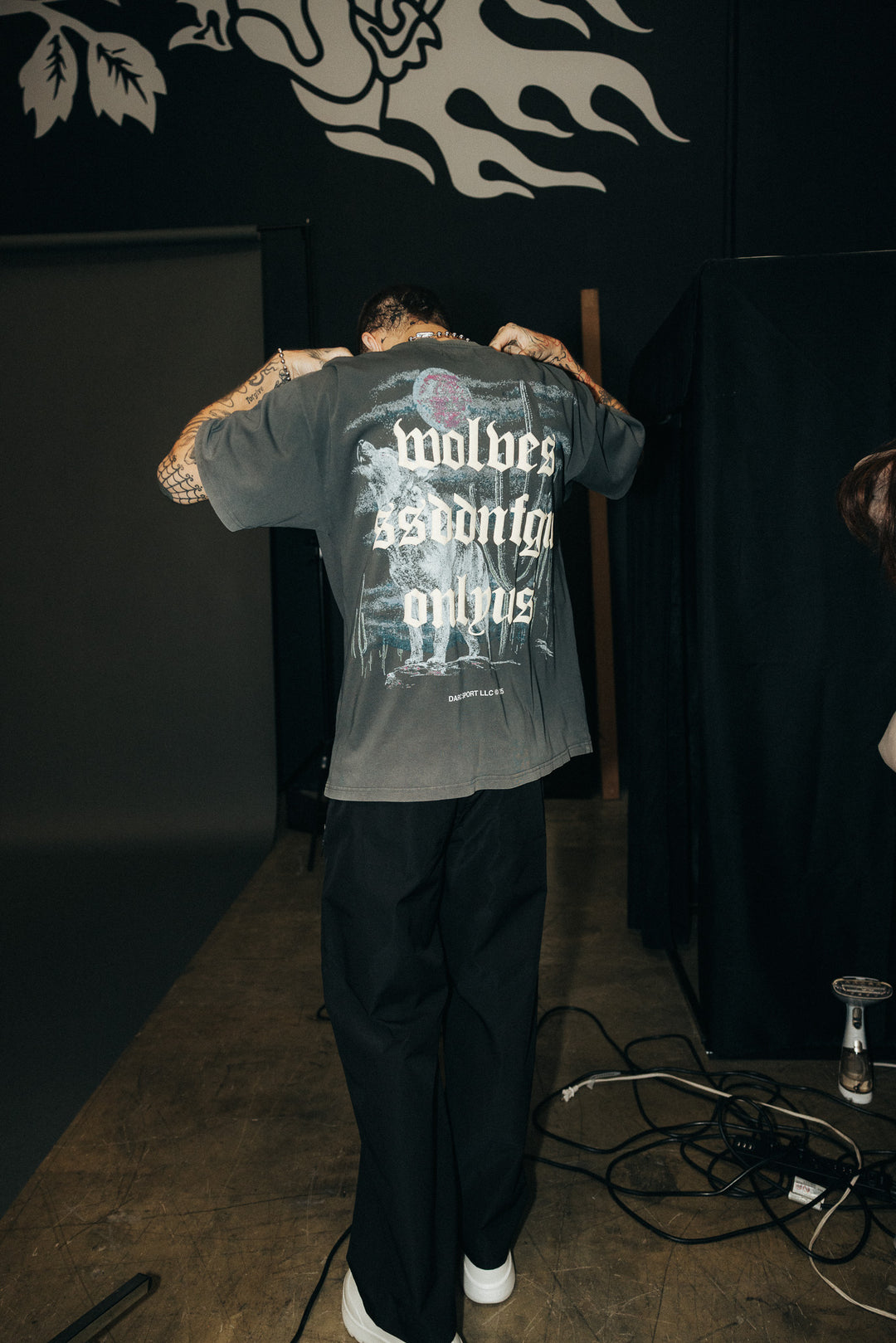 Desert Howl "Premium" Oversized Tee in Wolf Gray