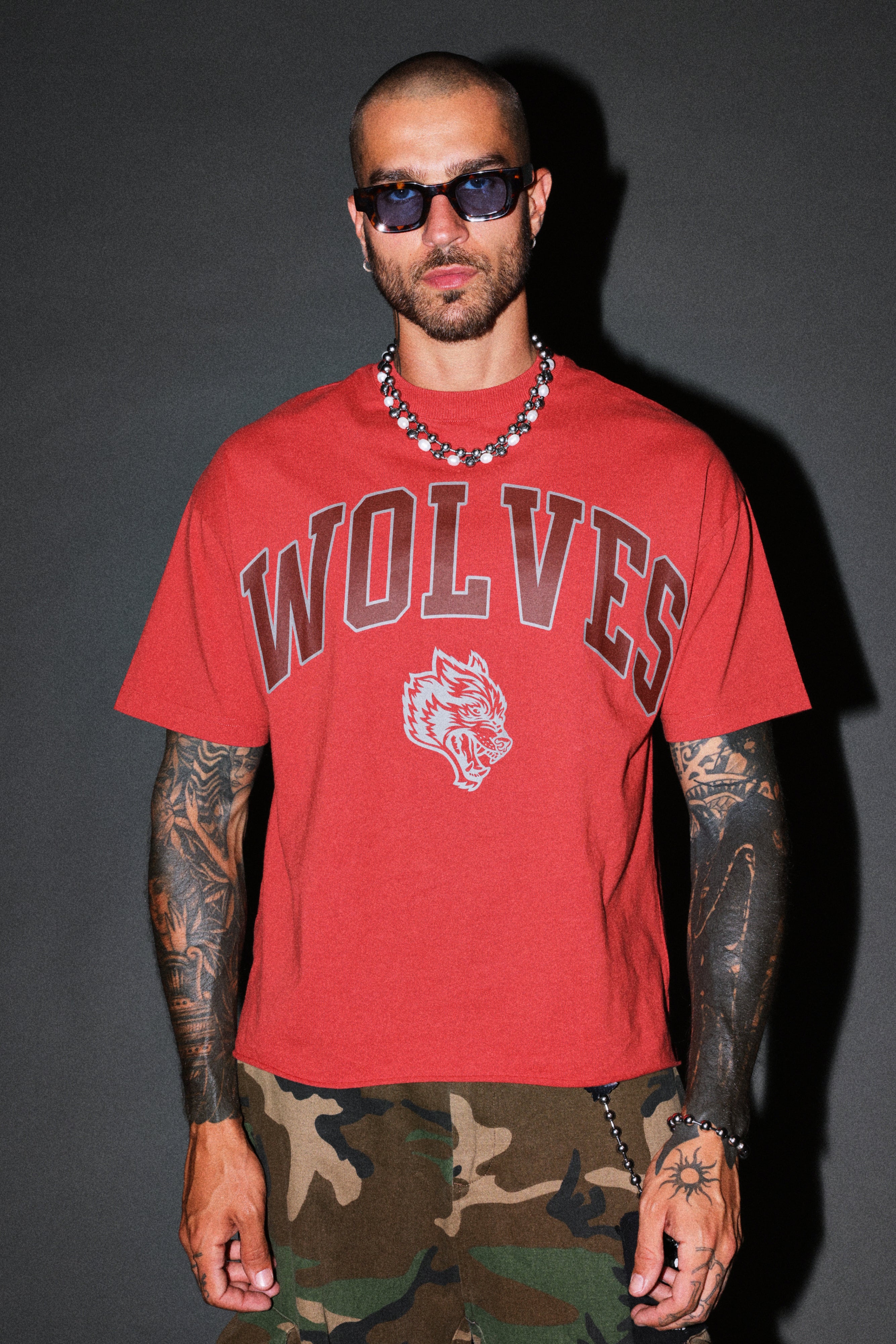 Loyalty Frvr Grunge Mid Length Raw Hem Tee in Roman Red