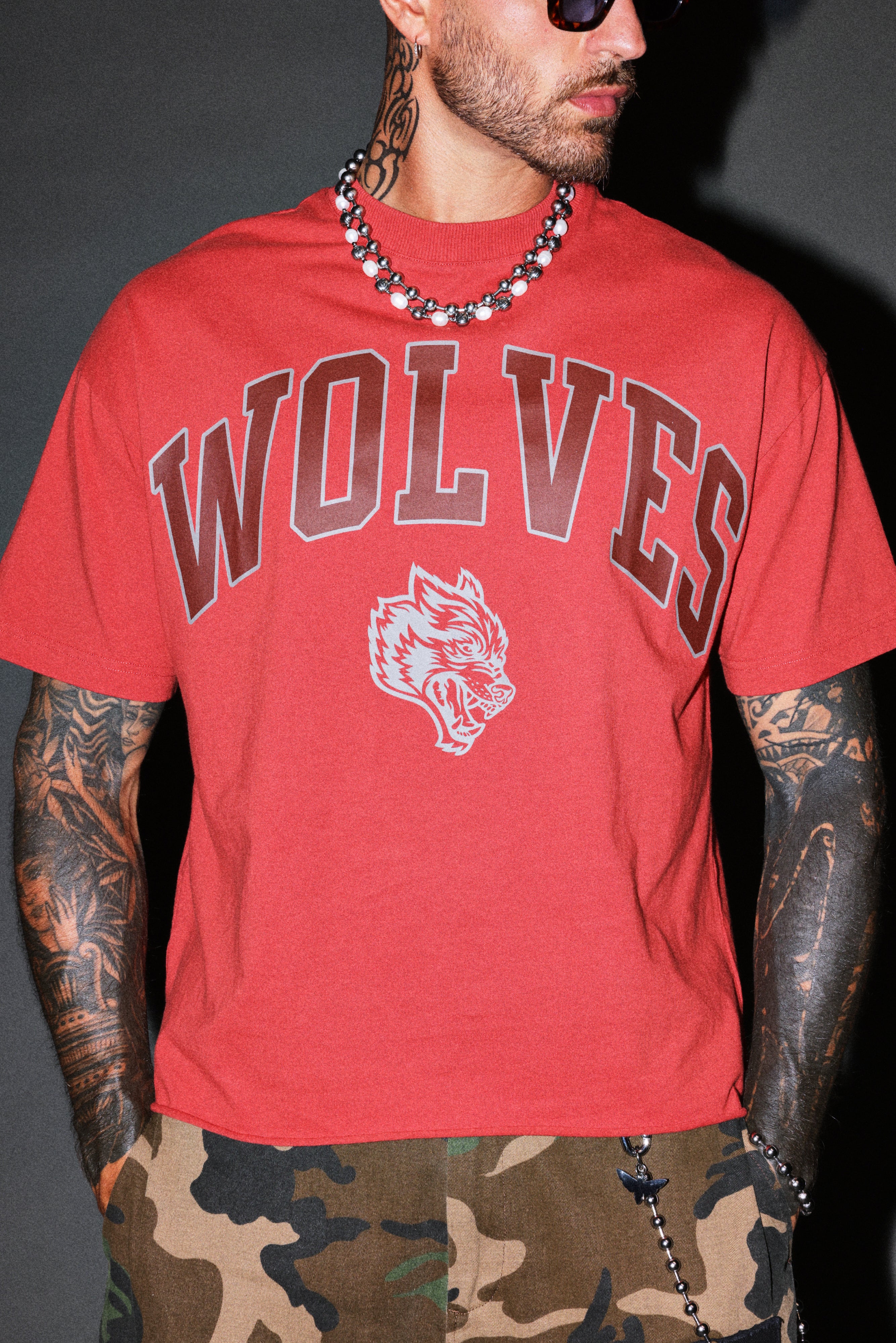 Loyalty Frvr Grunge Mid Length Raw Hem Tee in Roman Red
