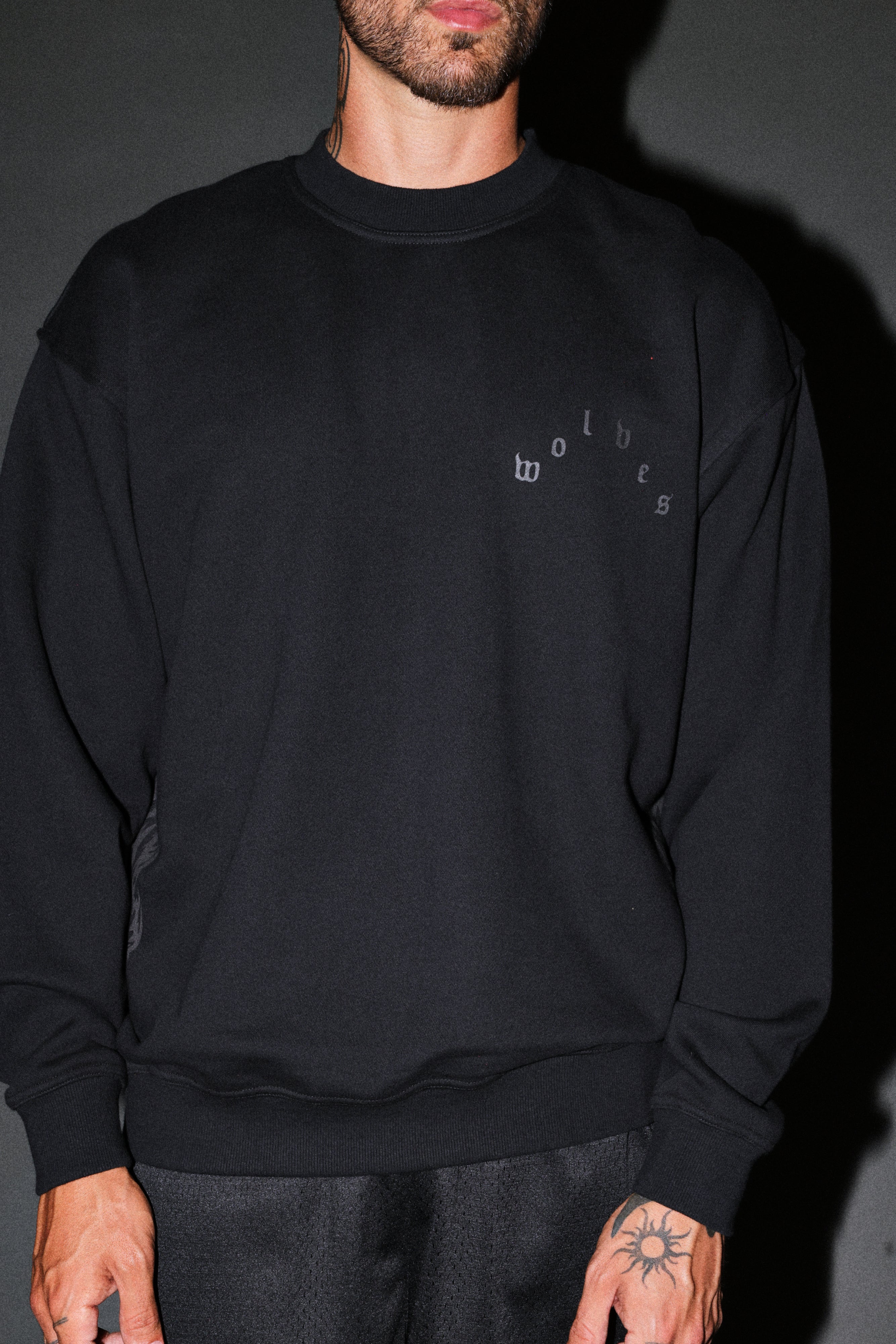 Lineage Frvr London Crewneck in Black