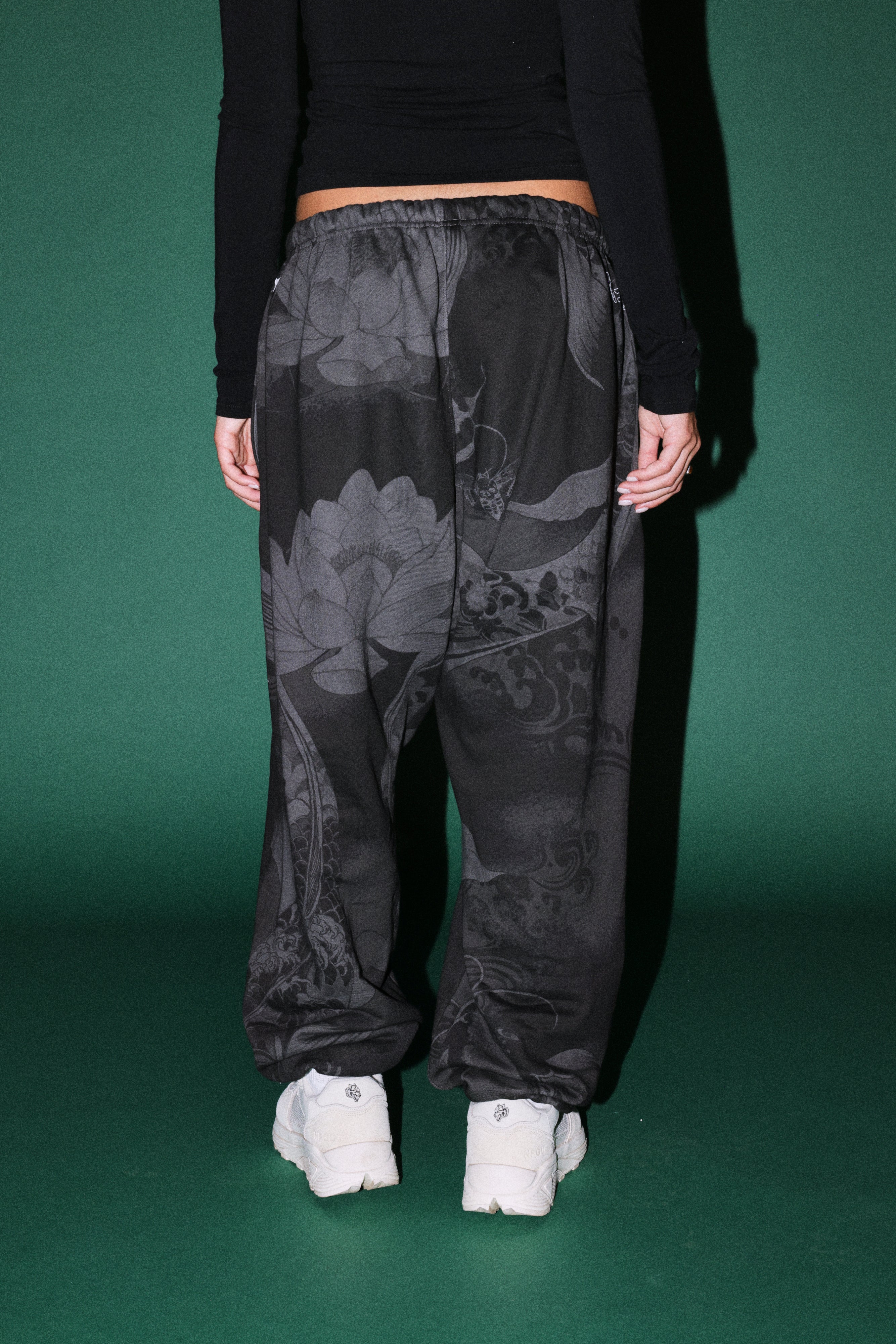 Darc Koi Lightweight Lounger Sweat Pants in Serenity Black