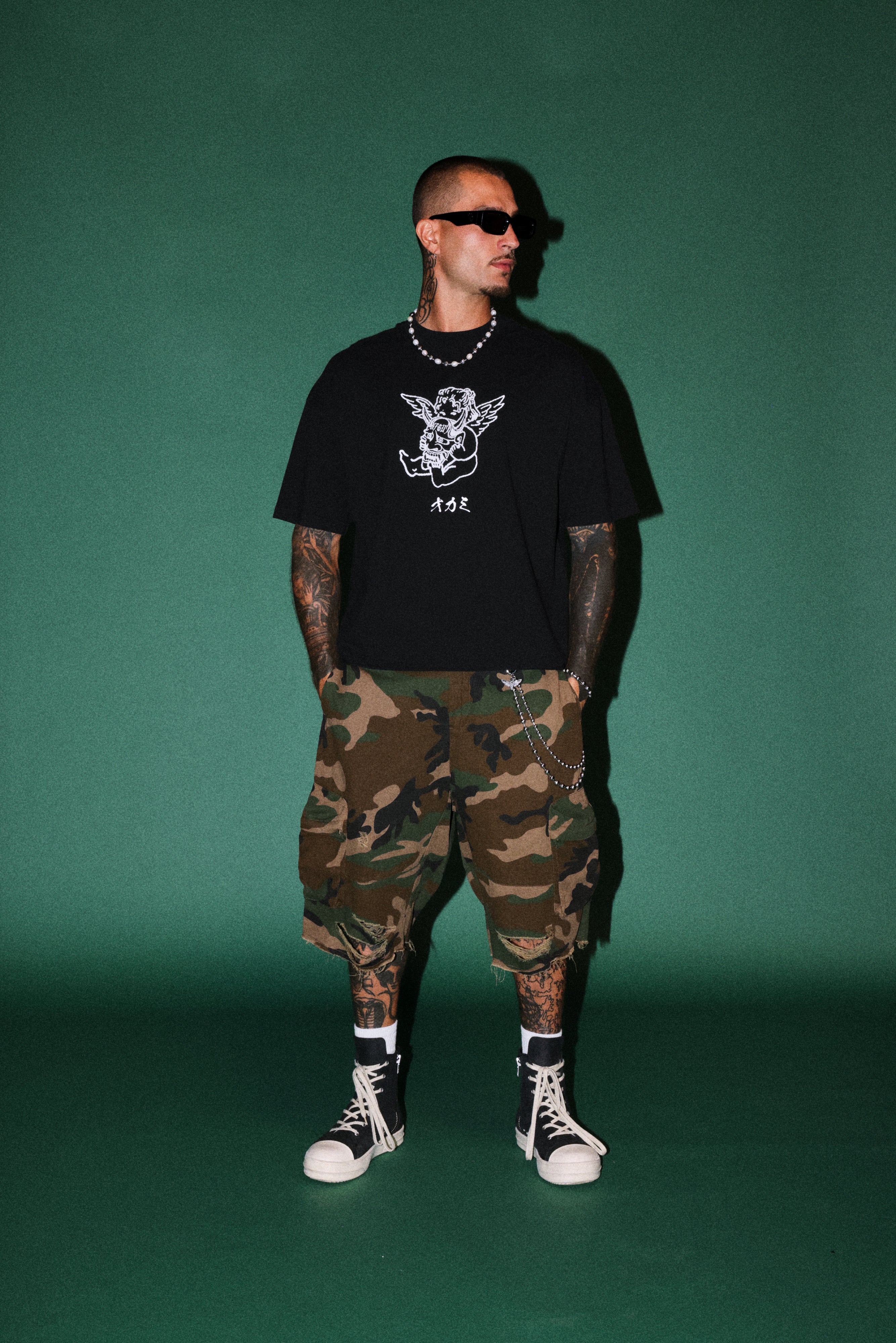 Oni Cherub Distressed Grunge Mid Length Raw Hem Tee in Black