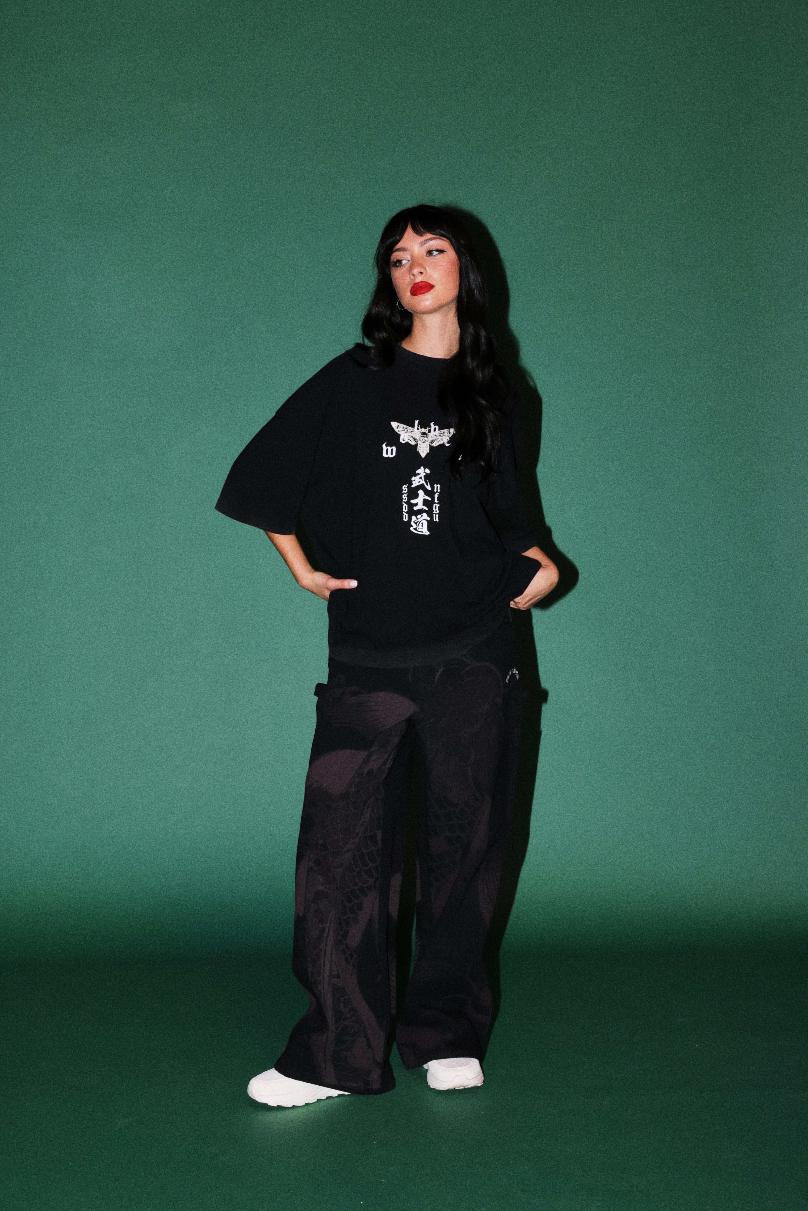 Shinigami'S Embrace Premium Oversized Tee in Black
