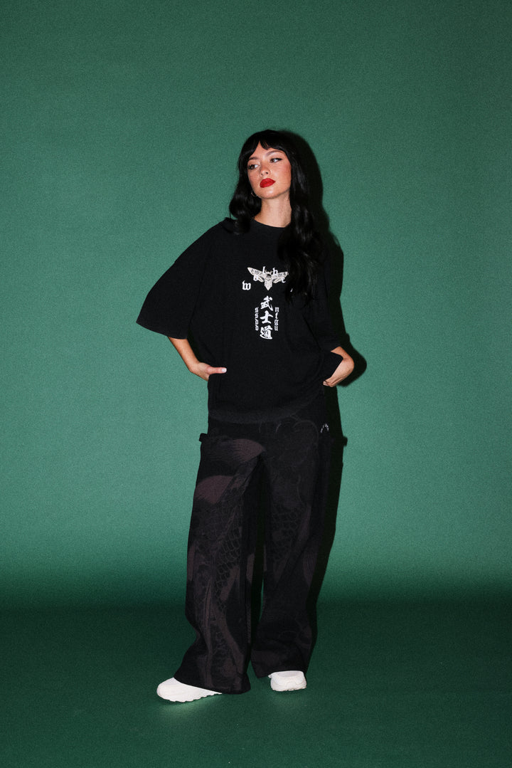 Shinigami'S Embrace Premium Oversized Tee in Black
