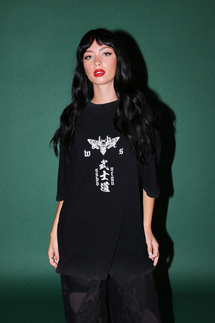 Shinigami'S Embrace Premium Oversized Tee in Black