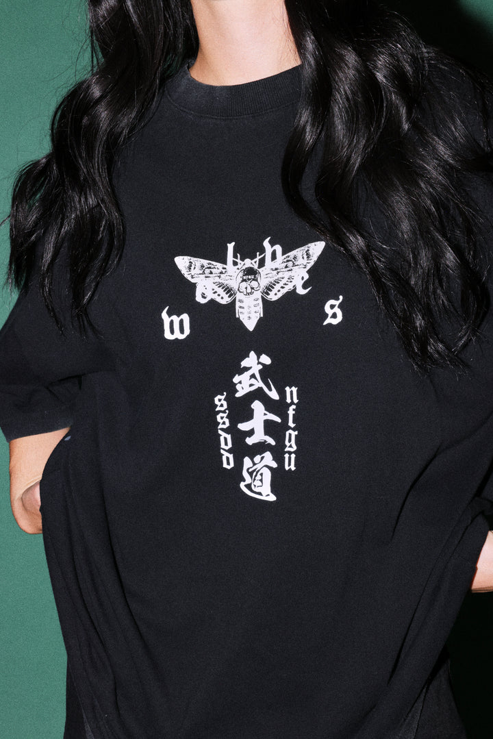 Shinigami'S Embrace Premium Oversized Tee in Black