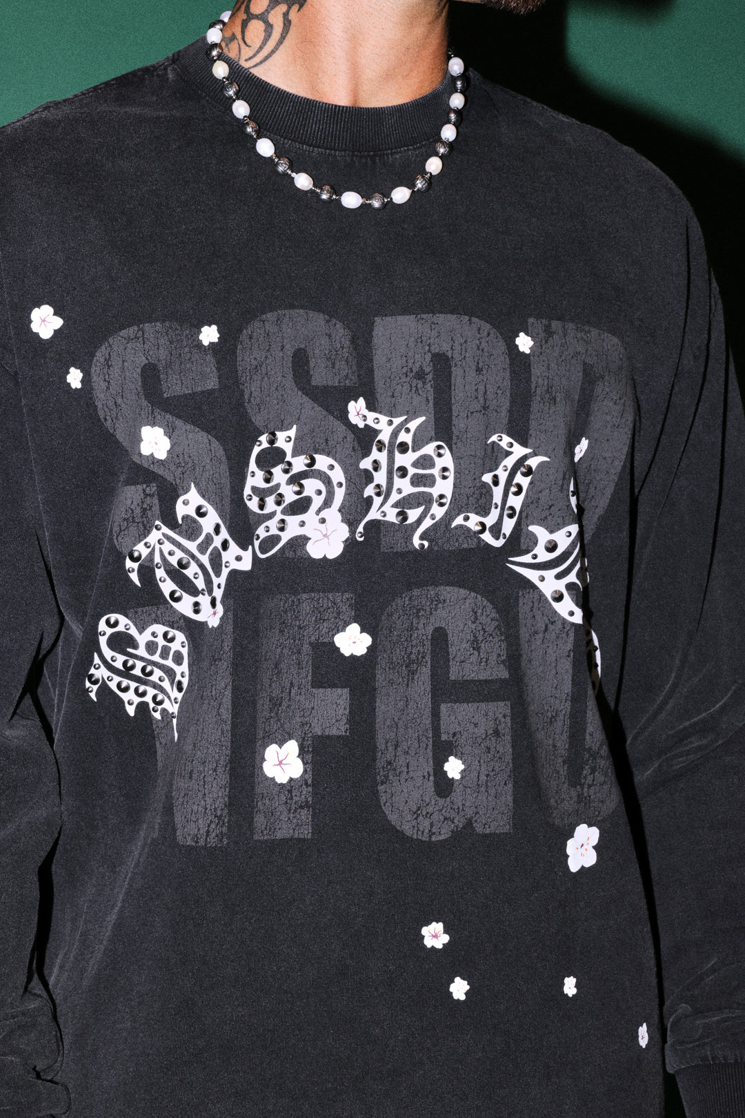 Ssddnfgu Bushido Grunge Mid Length Raw Hem Ls Tee in Black