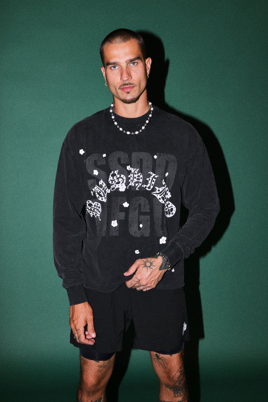 Ssddnfgu Bushido Grunge Mid Length Raw Hem Ls Tee in Black