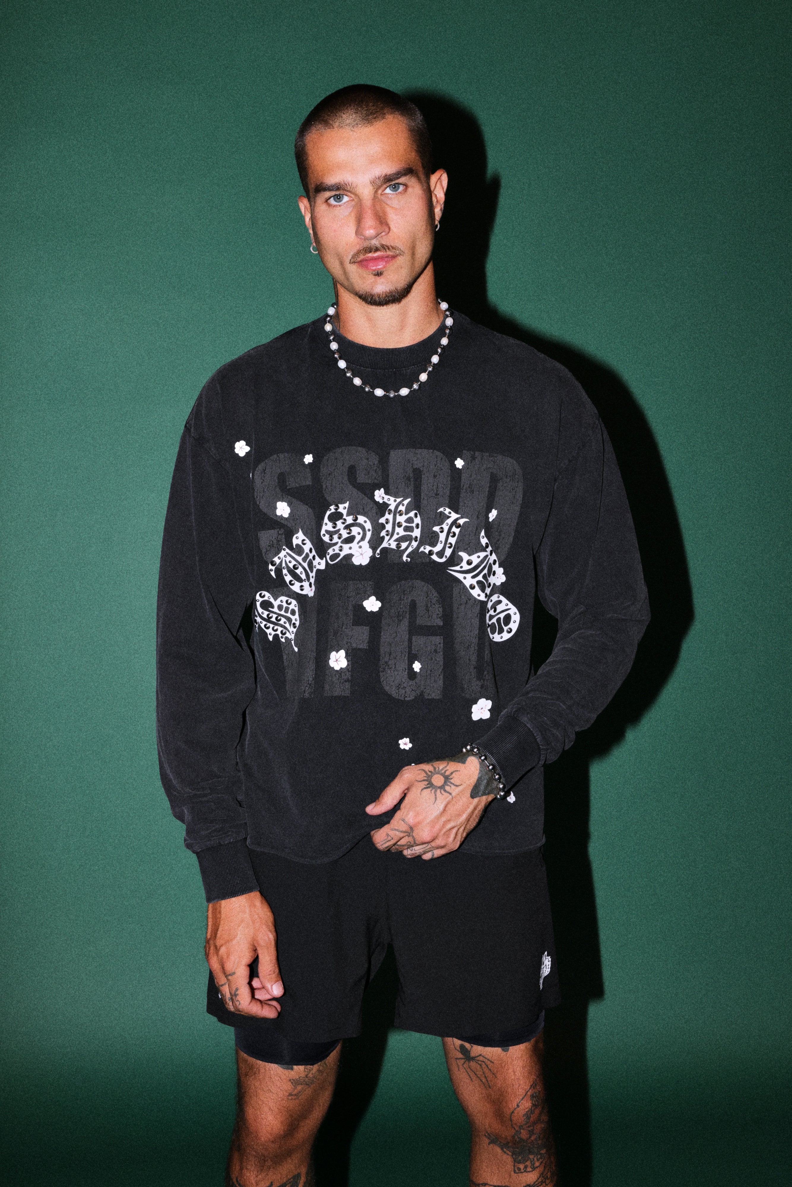 Ssddnfgu Bushido Grunge Mid Length Raw Hem Ls Tee in Black