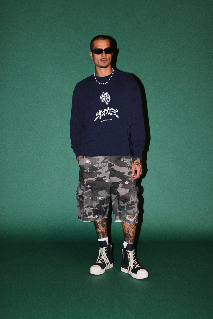 Okami Bushido Grunge Mid Length Raw Hem Ls Tee in Navy