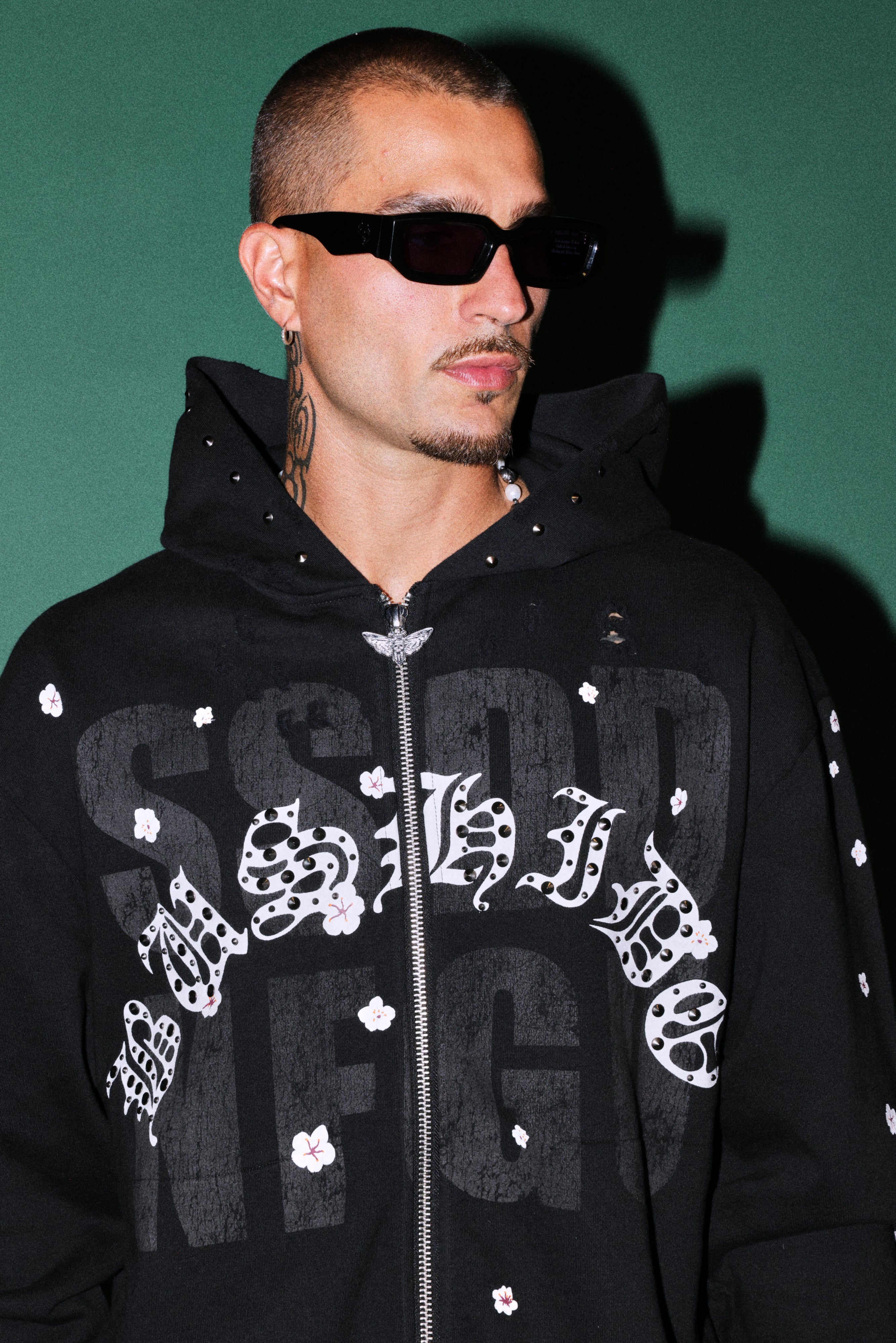 Ssddnfgu Bushido Distressed Grunge Mid Length Raw Hem Zip Hoodie in Black