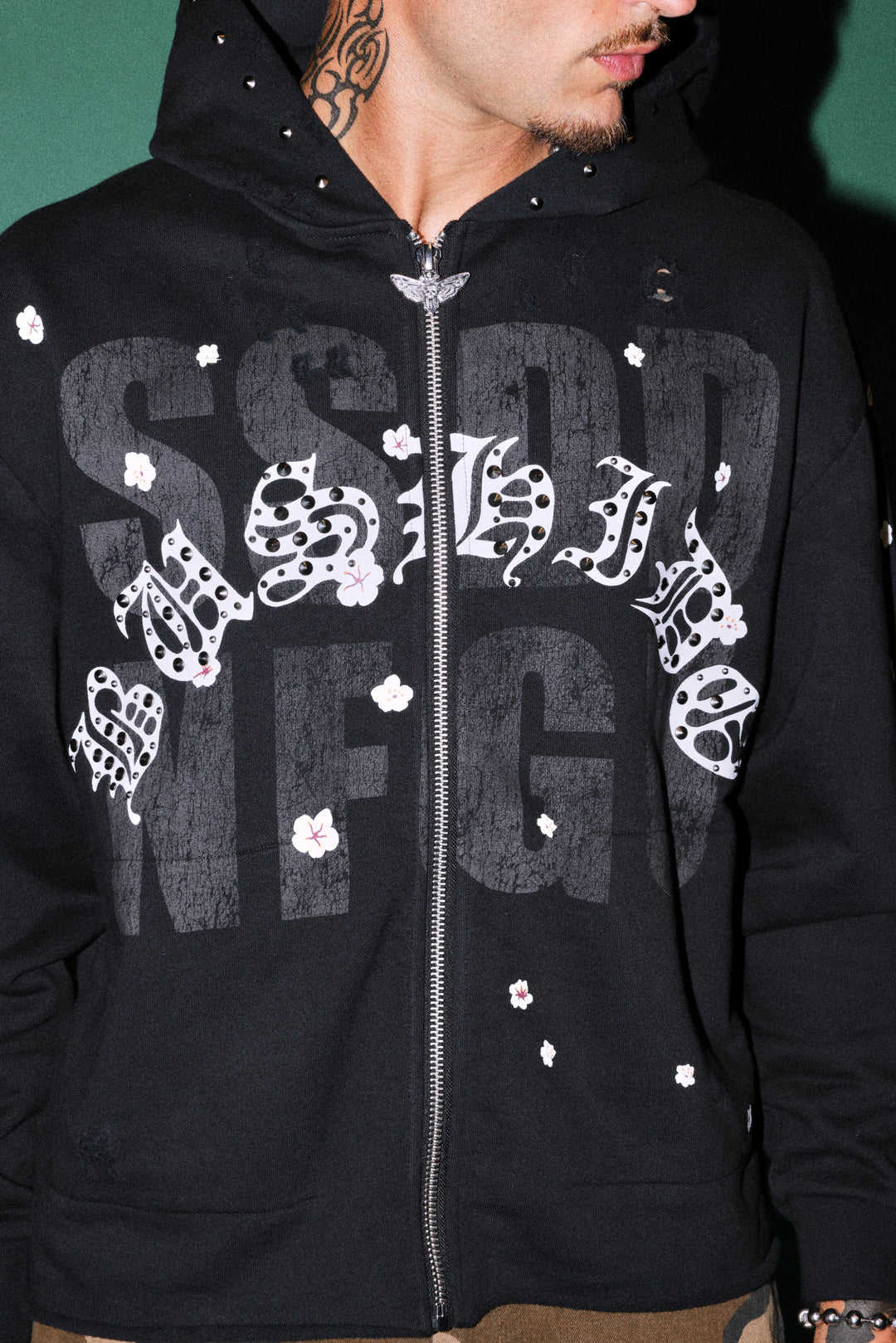 Ssddnfgu Bushido Distressed Grunge Mid Length Raw Hem Zip Hoodie in Black